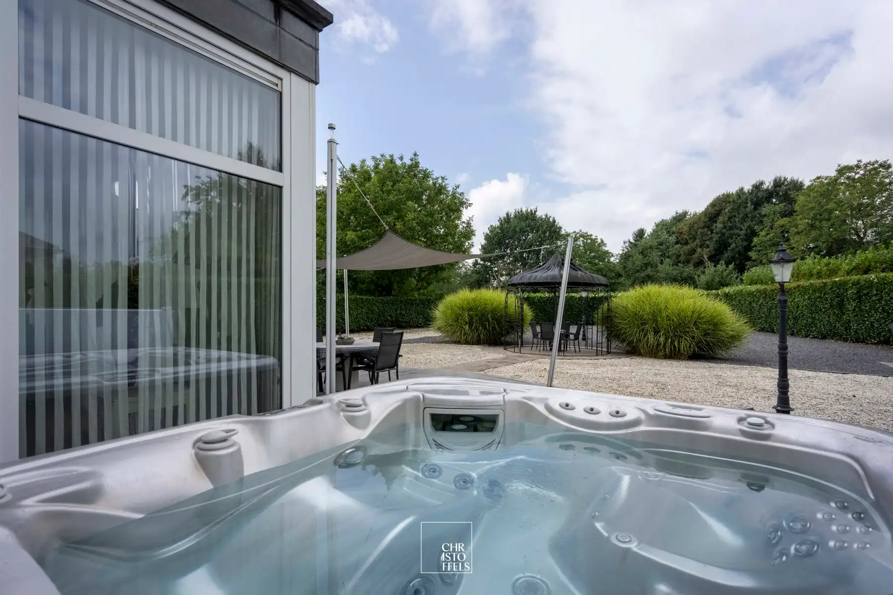 Tijdloze villa van 422 m² met uitzonderlijke ruimte en mogelijkheden nabij Maastricht! foto 19
