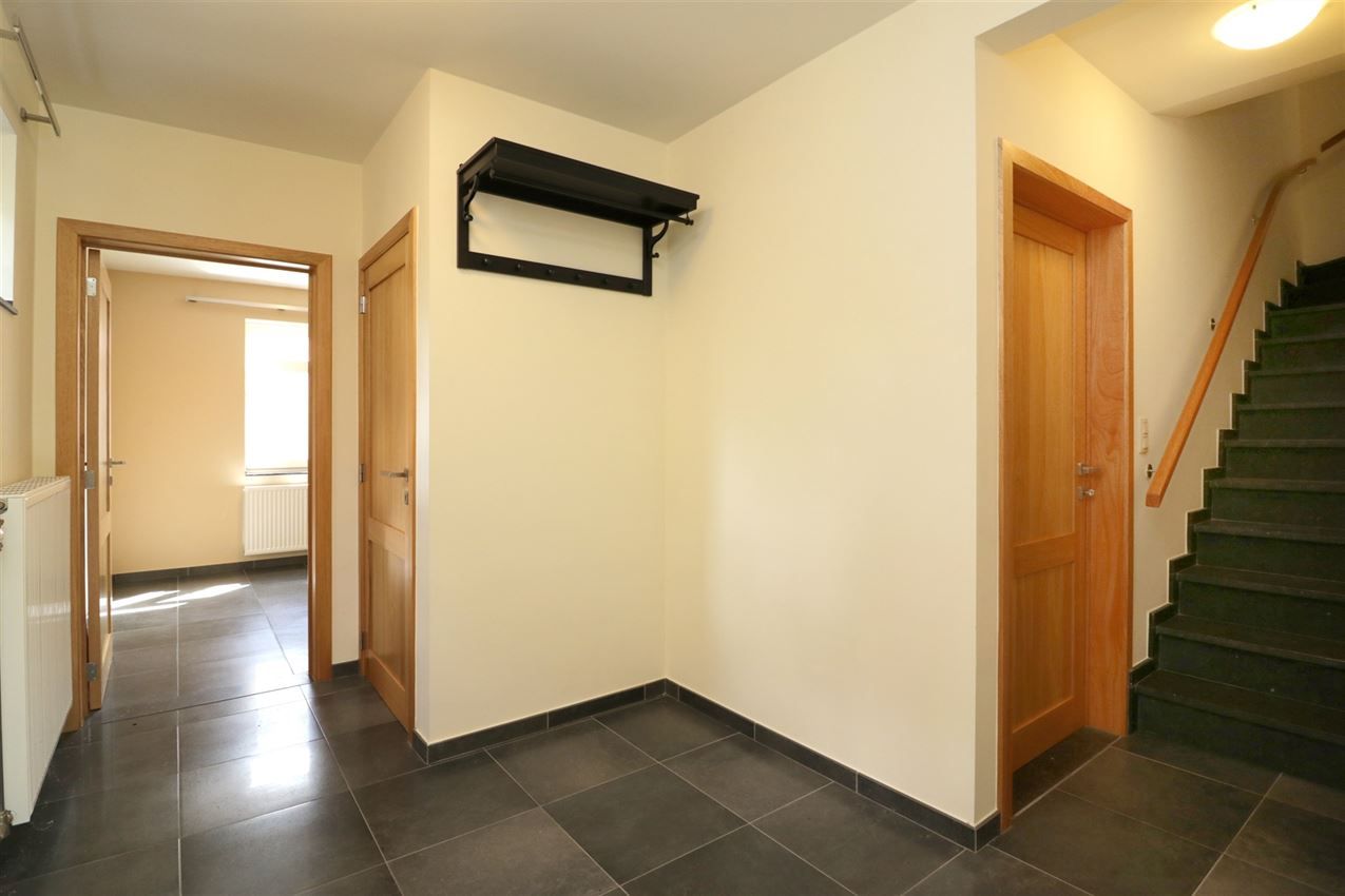 Recente woning met vier slpk, tuin, garage op rustige locatie foto 14