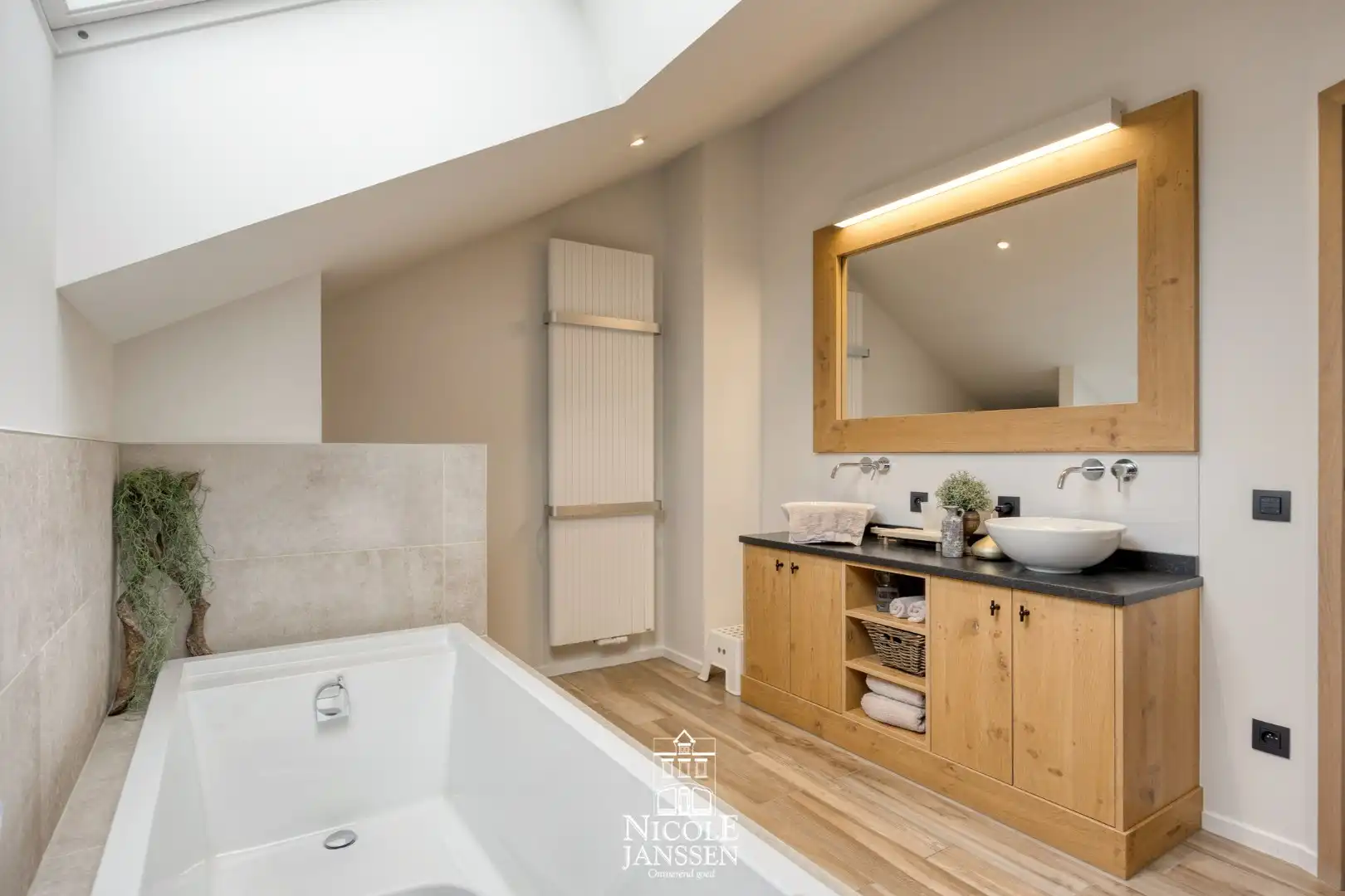 Ruime gezinswoning foto 26