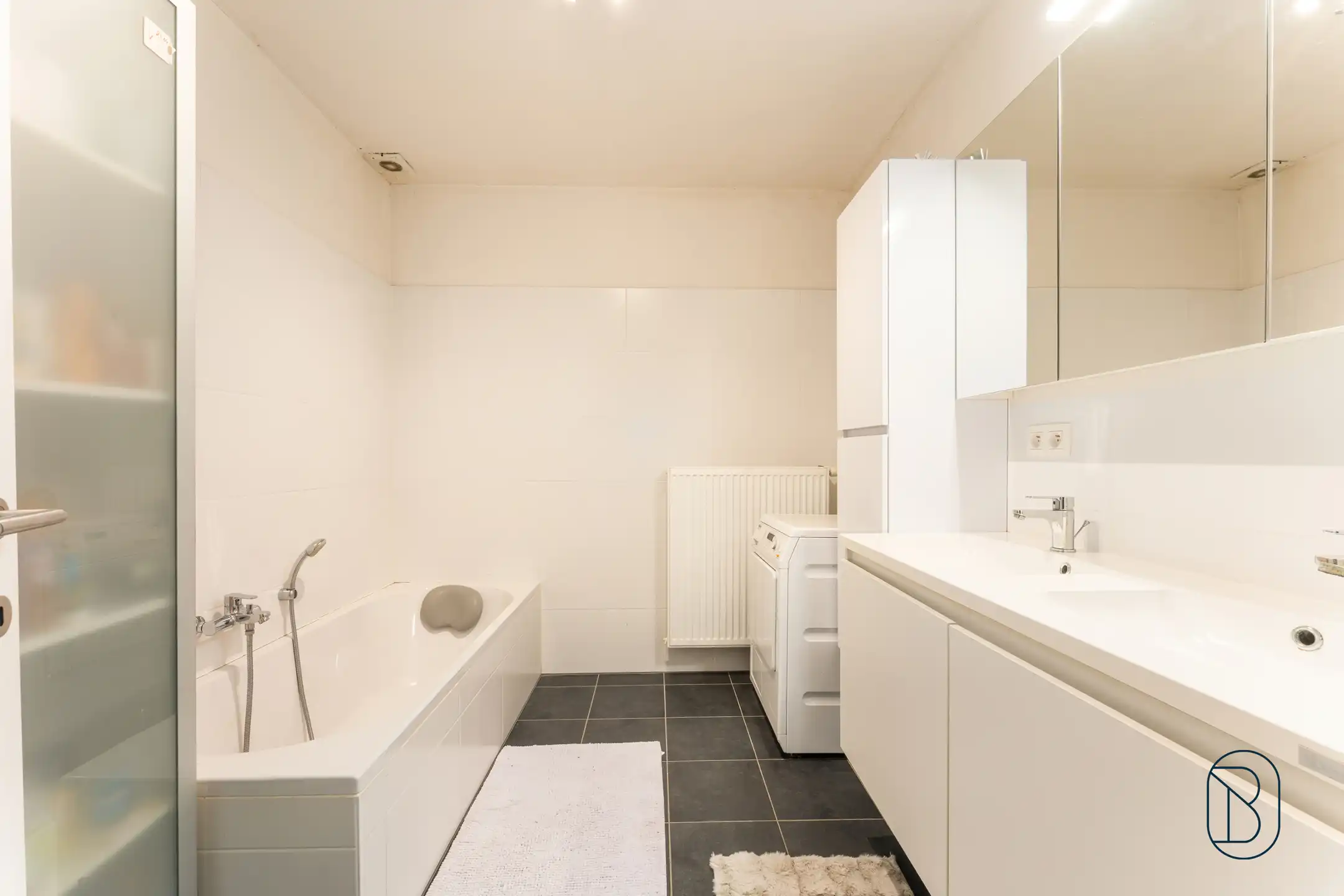 Instapklare woning met 4+ kamers, tuin, oprit en garage foto 13