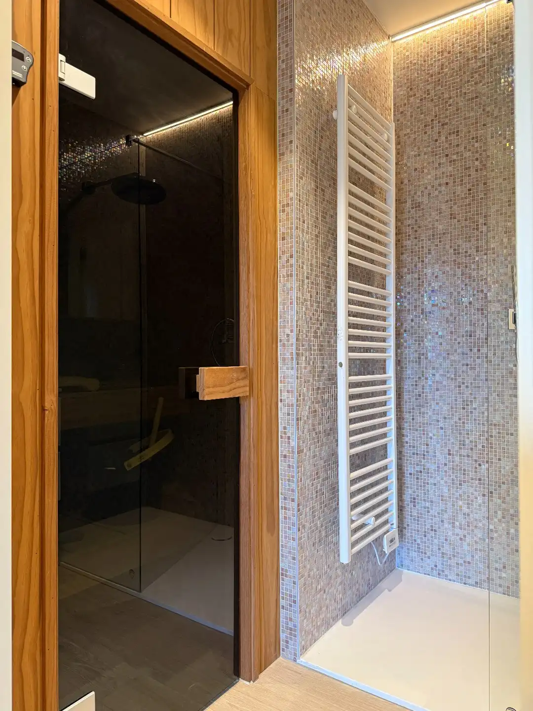 Exclusief penthouse met terrassen, carport en garage foto 15