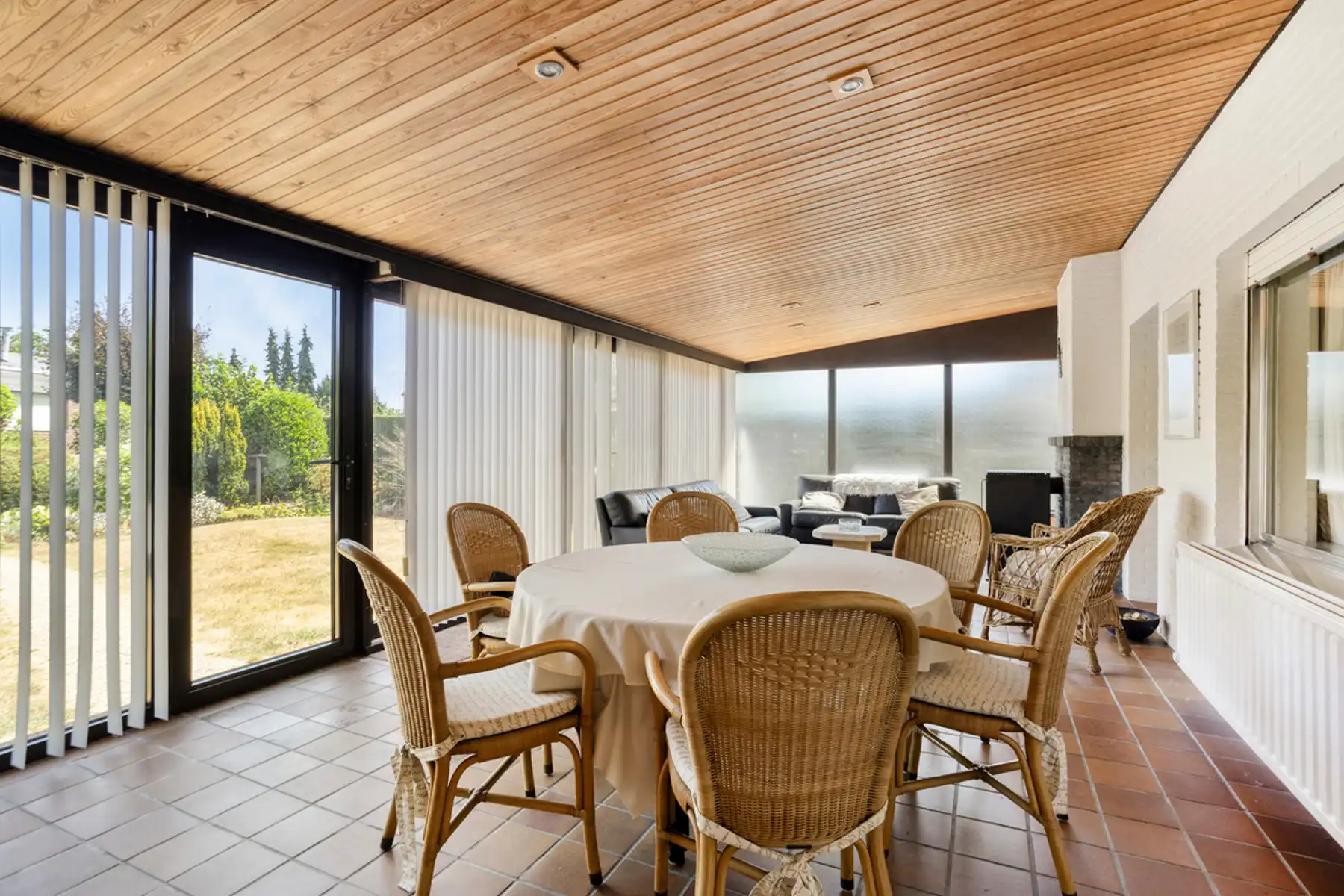 Bungalow (+/- 163 m²) + loods/werkplaats (>400 m²) + oprit foto 12