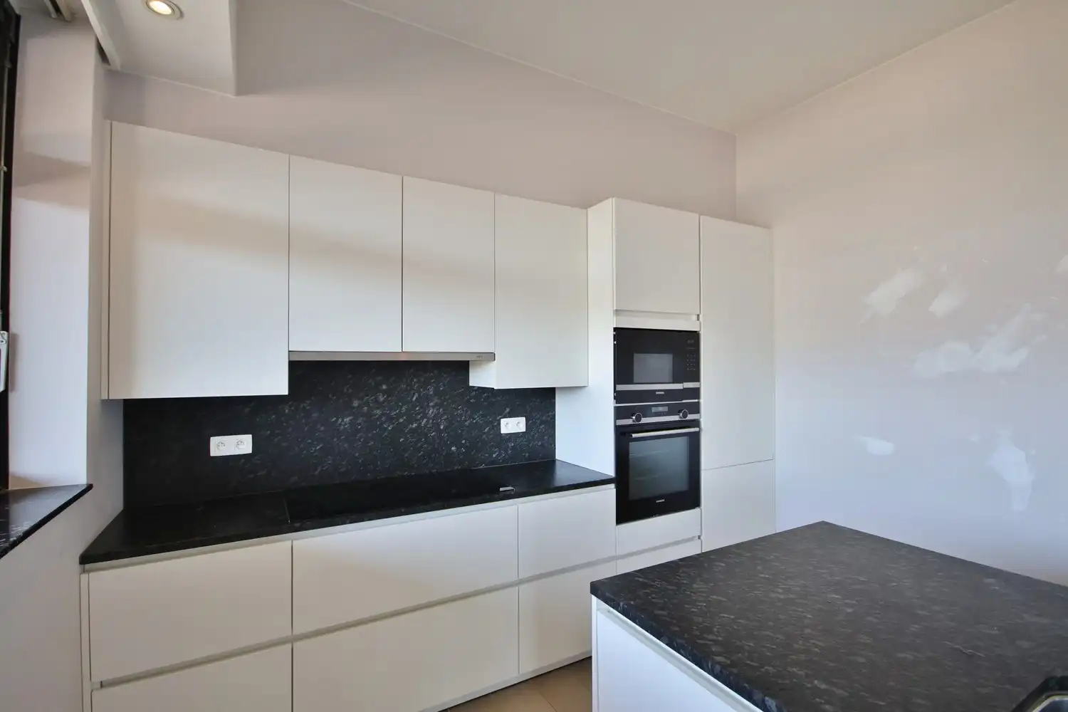 Ruim lichtrijk appartement met 3 slaapkamers en 2 terrassen foto 9