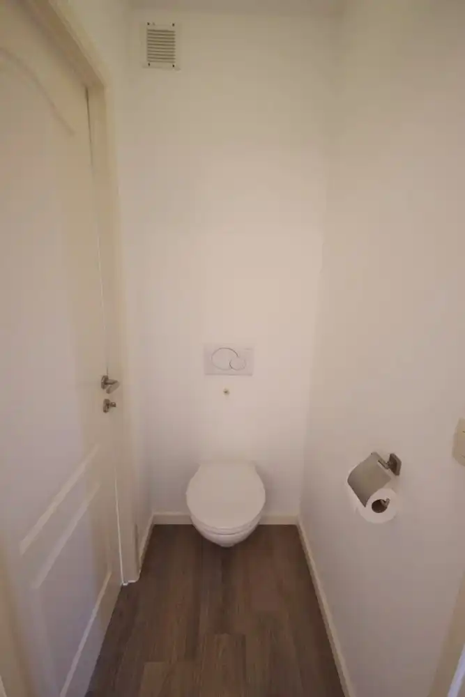 Appartement met 2 slaapkamers, dakterras en parkeer gelegenheid. foto 9