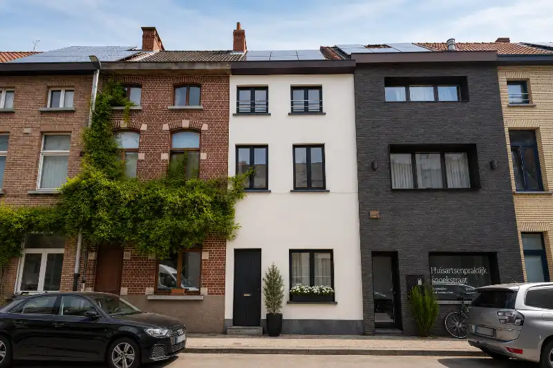Stijlvol wonen aan het Lousbergpark, instapklaar  en verrassend rustig foto {{pictureIndex}}