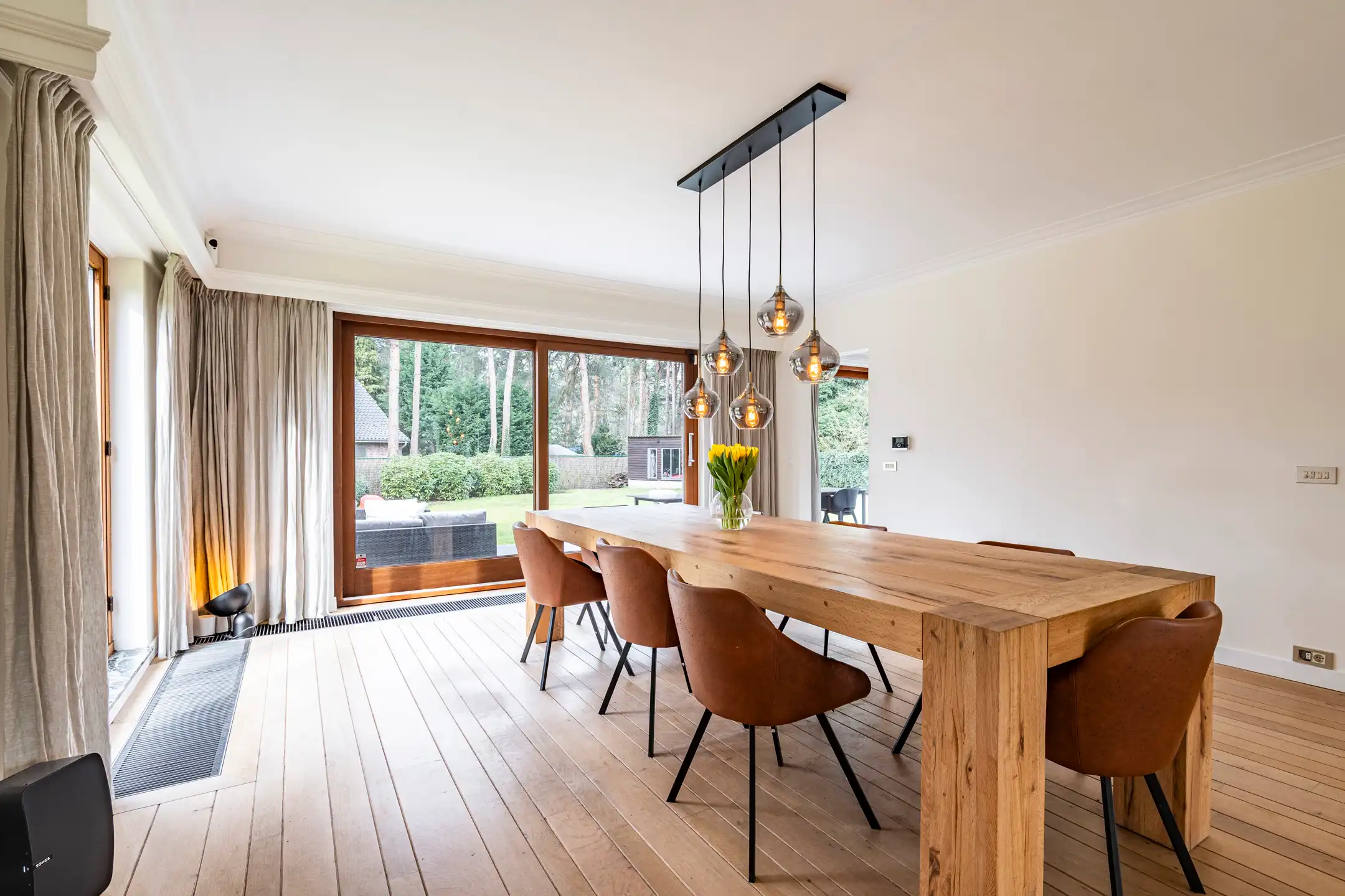 Ruime, recent gerenoveerde villa met 5 slpks op 2.430 m² foto 6