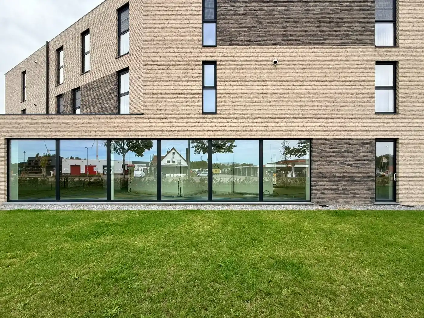 Centraal gelegen commerciële ruimte van 300 m² in Ham met parkeergelegenheid foto 24