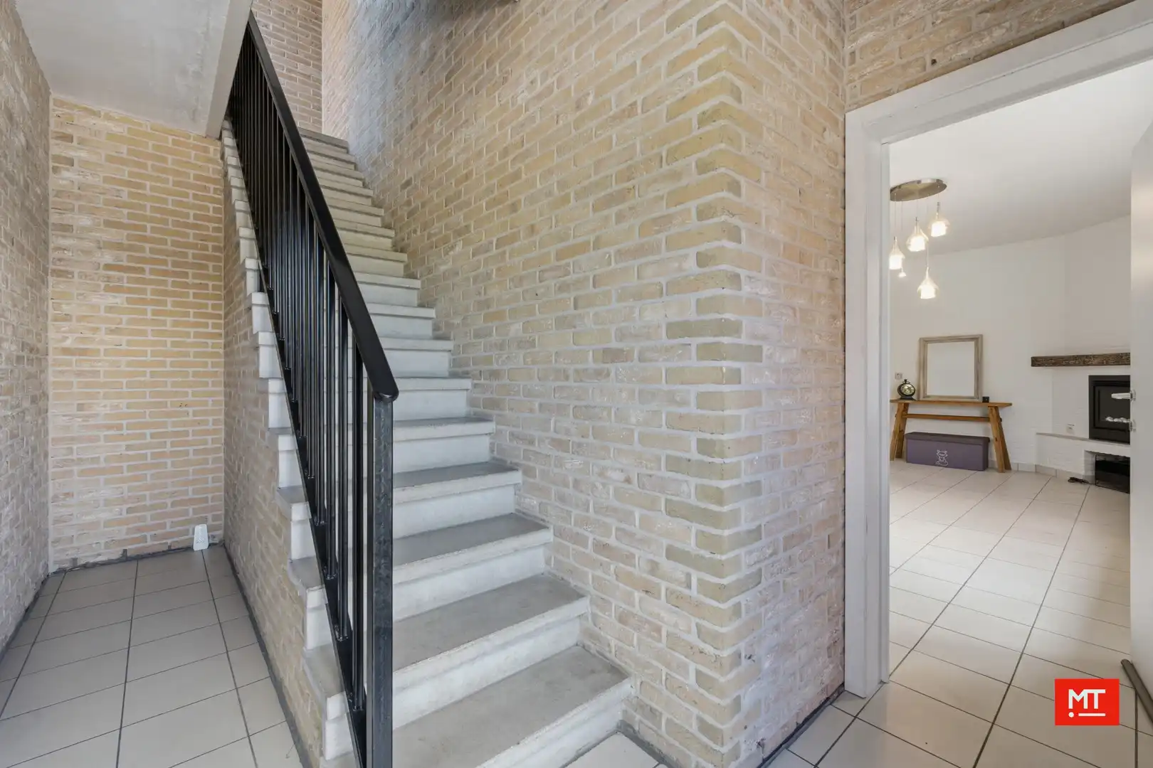 Gelijkvloers twee-slaapkamerappartement met garage te koop in het centrum van Langemark foto 3