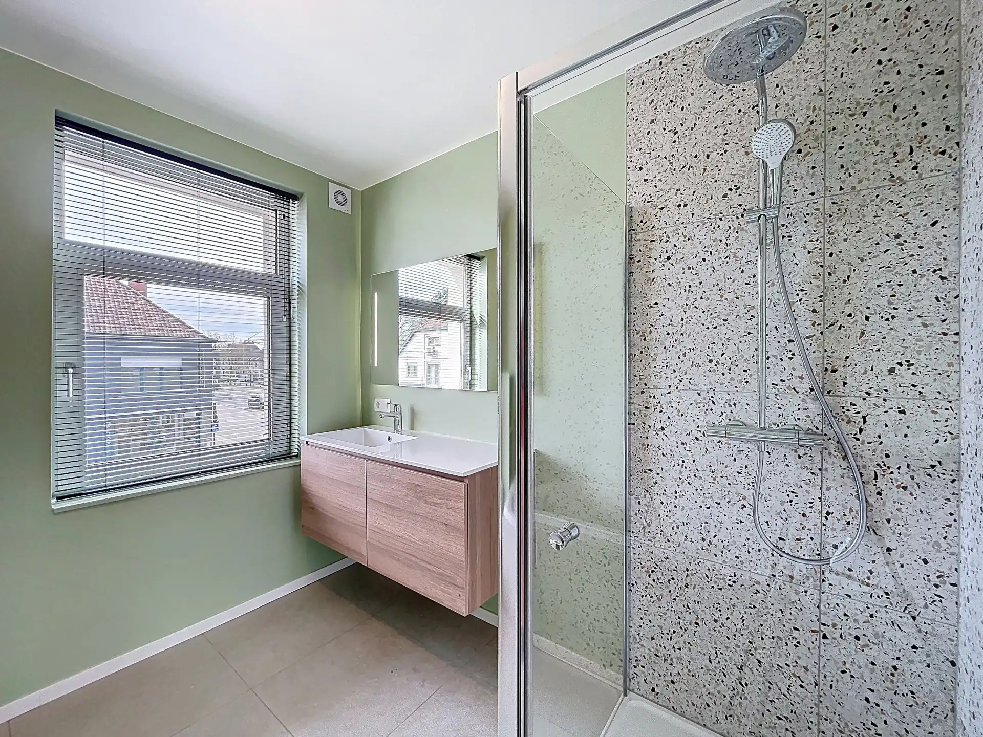 Gerenoveerde woning met 3 slp en ruim terras te Zwijnaarde foto 14
