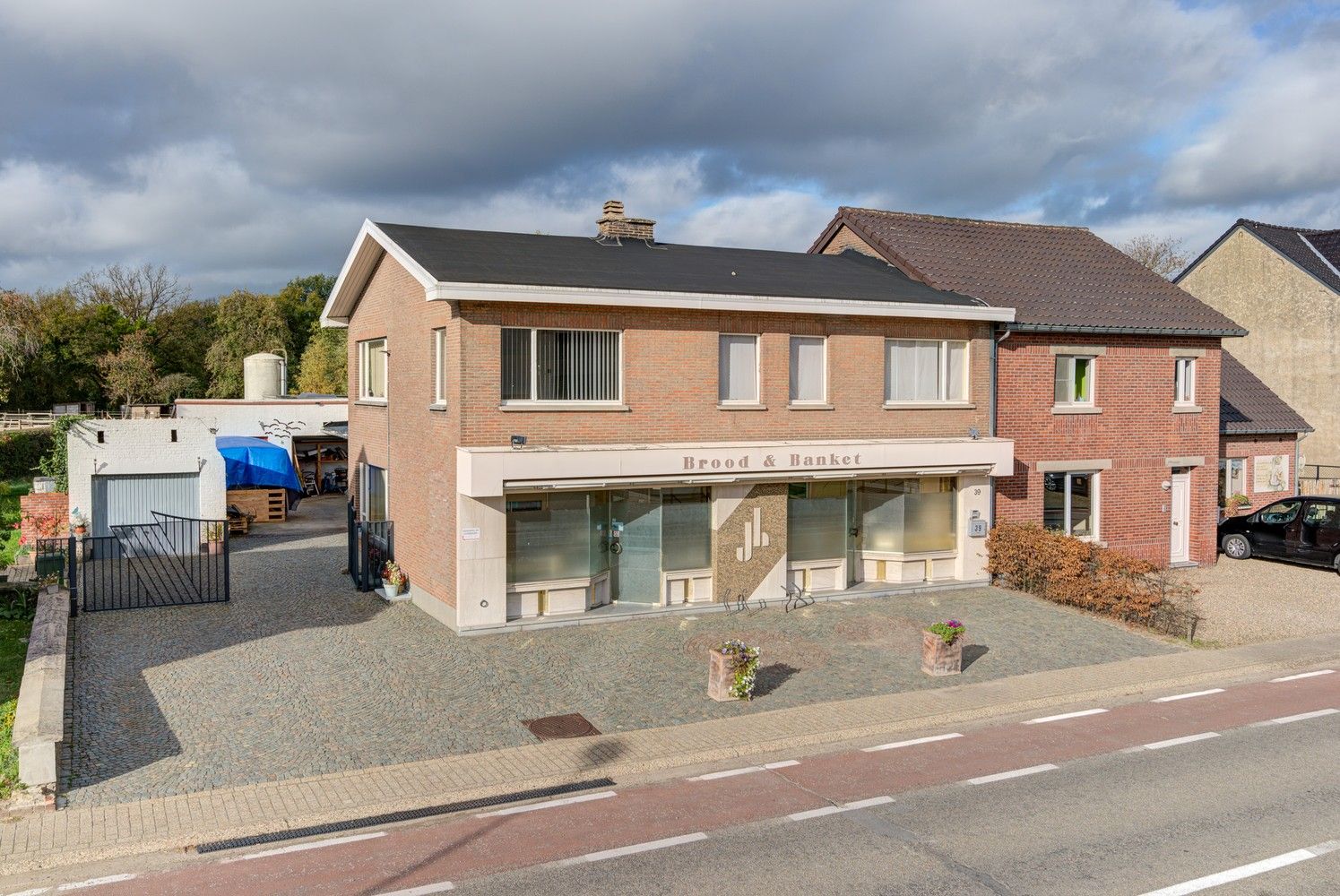 HANDELSPAND MET WOONST MET DIVERSE MOGELIJKHEDEN IN ZUTENDAAL foto {{pictureIndex}}