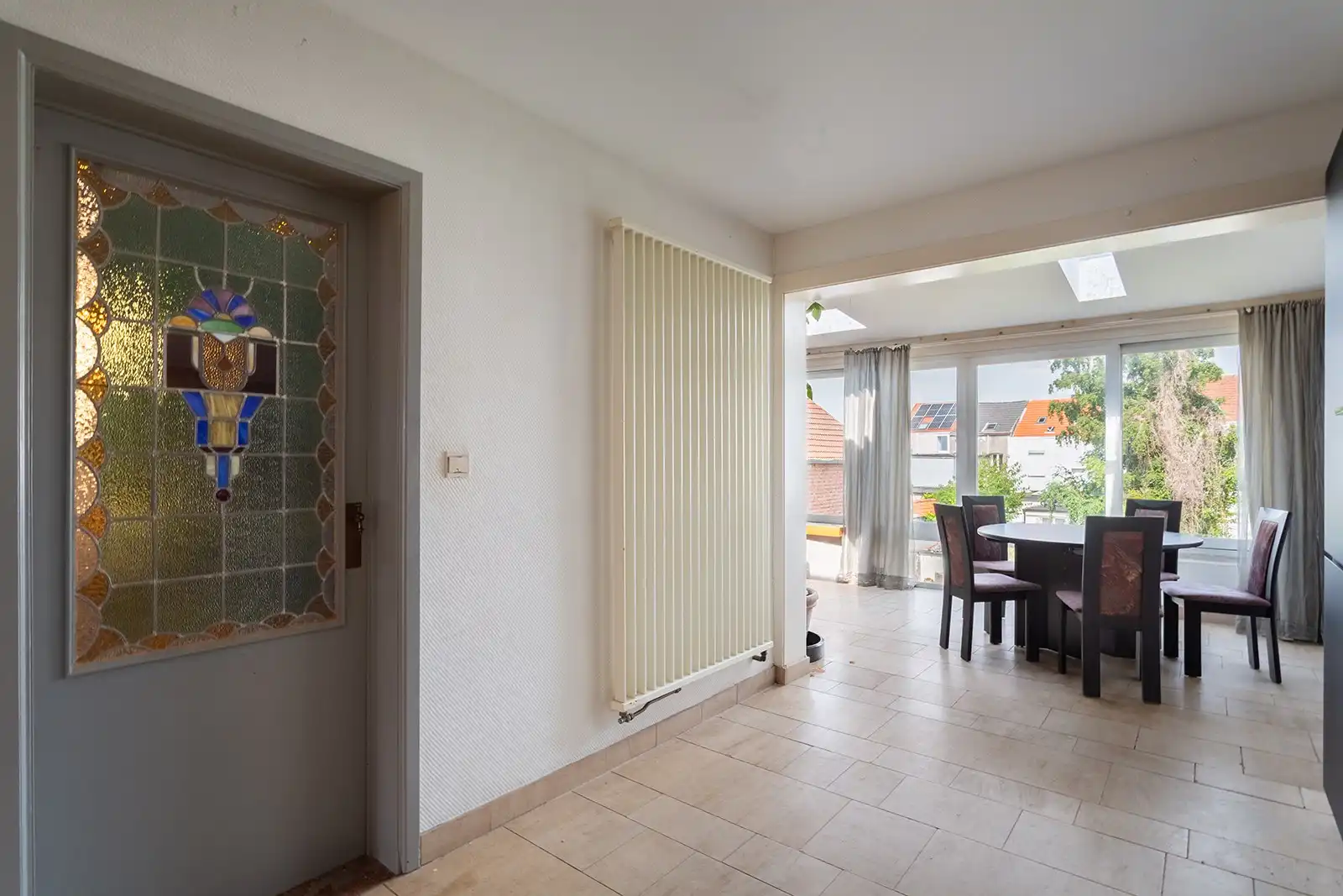 Lichtrijke bel-etagewoning met dubbele garage en ruime tuin foto 20