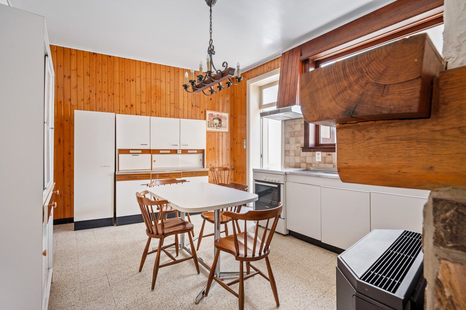 Ruime woning met 4slaapkamers en zonnige tuin in Ranst! foto 7