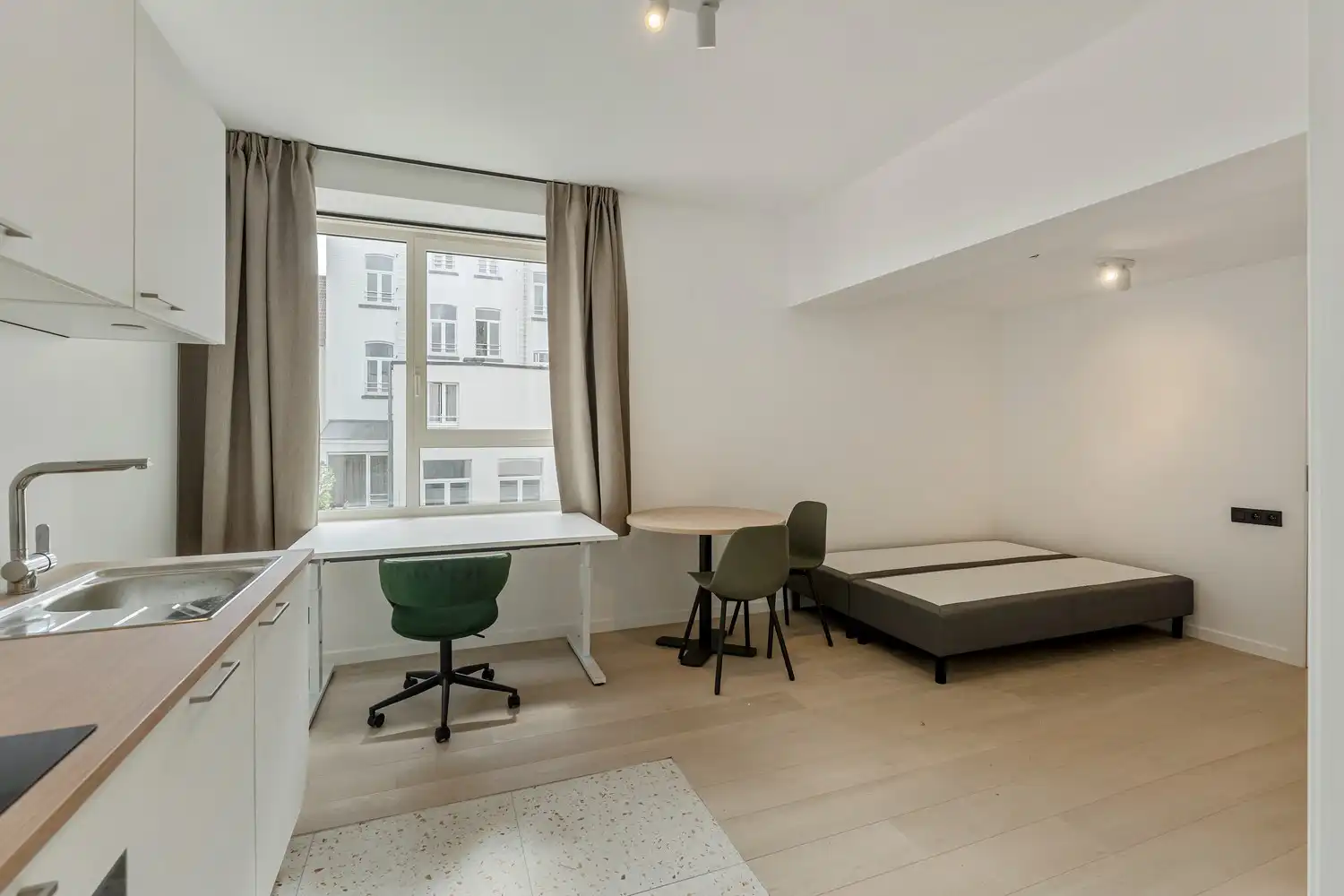 Bent u nog op zoek naar een mooie studio voor het academiejaar '26-'27? Nieuwe studio's, onmiddellijk beschikbaar voor eigen gebruik of verhuur! foto {{pictureIndex}}