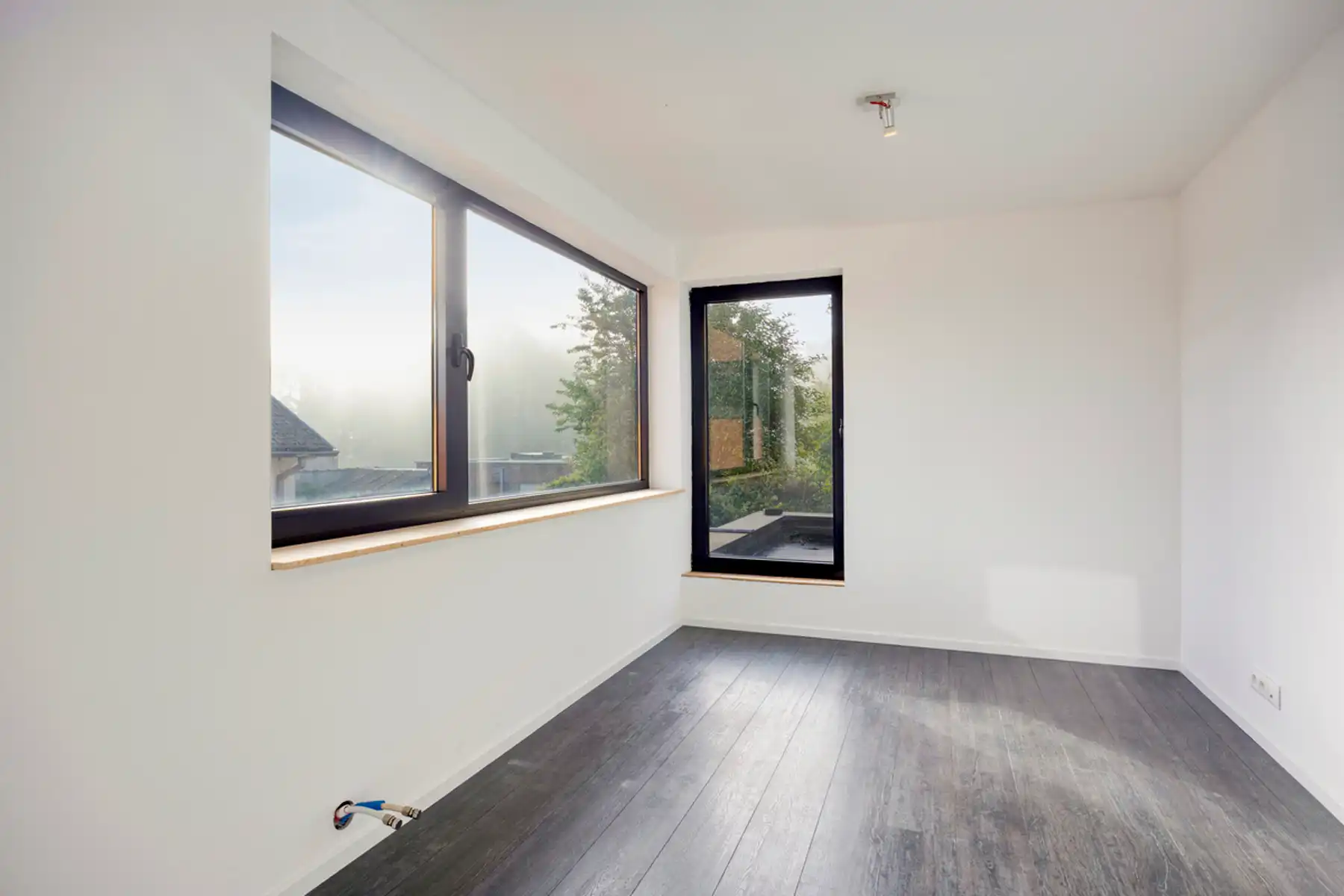 Energetisch gerenoveerde woning met tuin uitgevend op Liedekerkebos foto 11