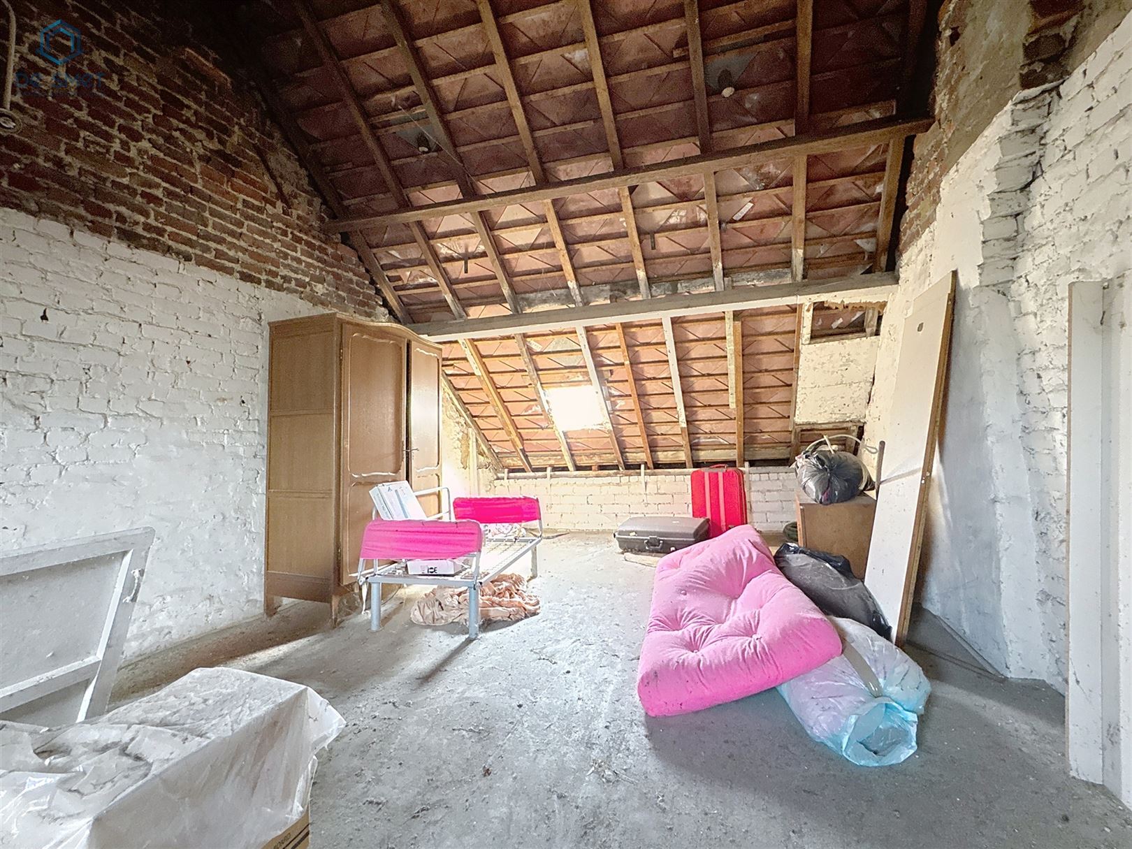 TOTAAL TE RENOVEREN WONING MET 2 SLP EN KLEIN TERRAS foto 12