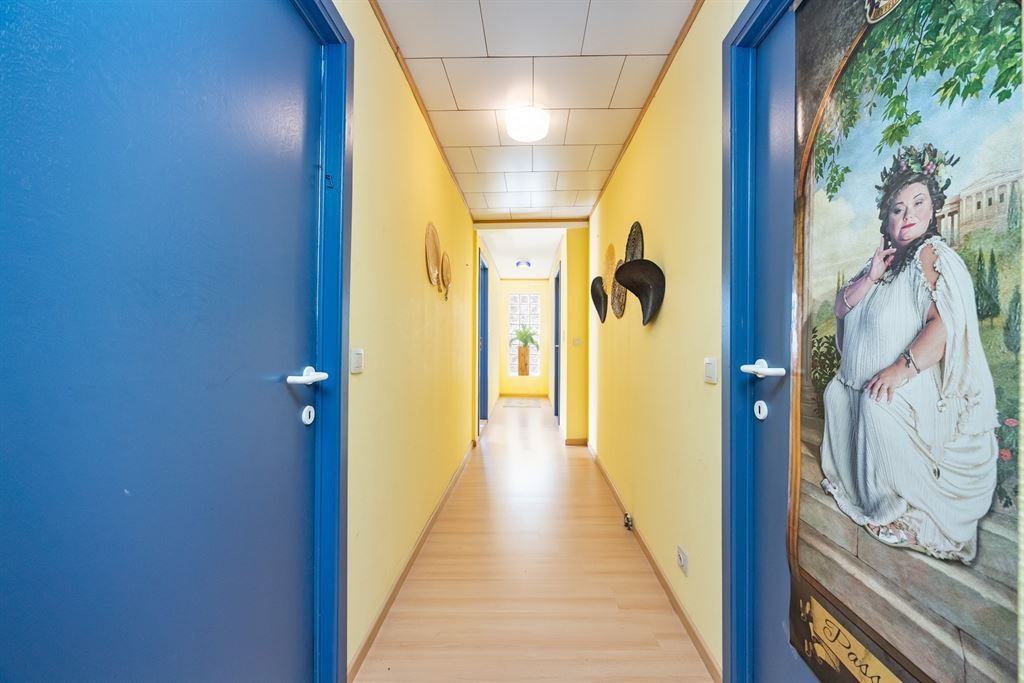 Ruime op te frissen woning met groene tuin! foto 11