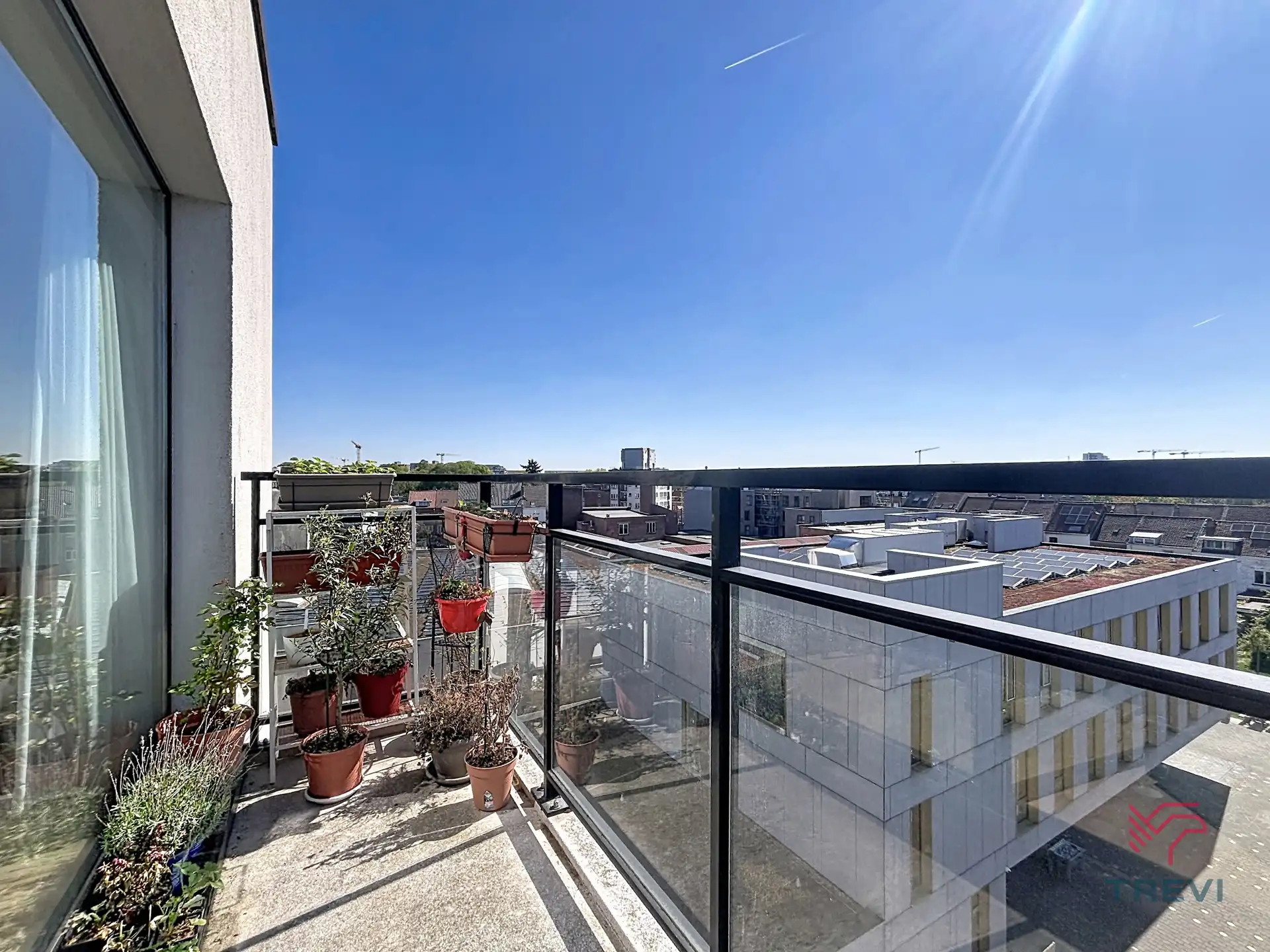 Appartement met 2 slaapkamers + parkeerplaats foto 2