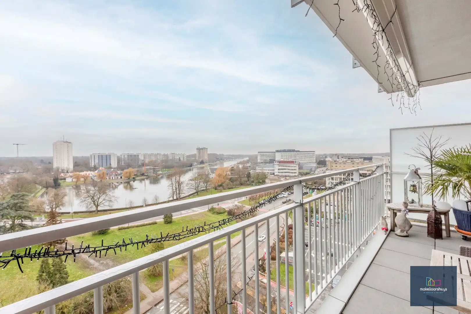 Ruim 2 slaapkamerappartement met garagebox nabij de Blaarmeersen foto 9