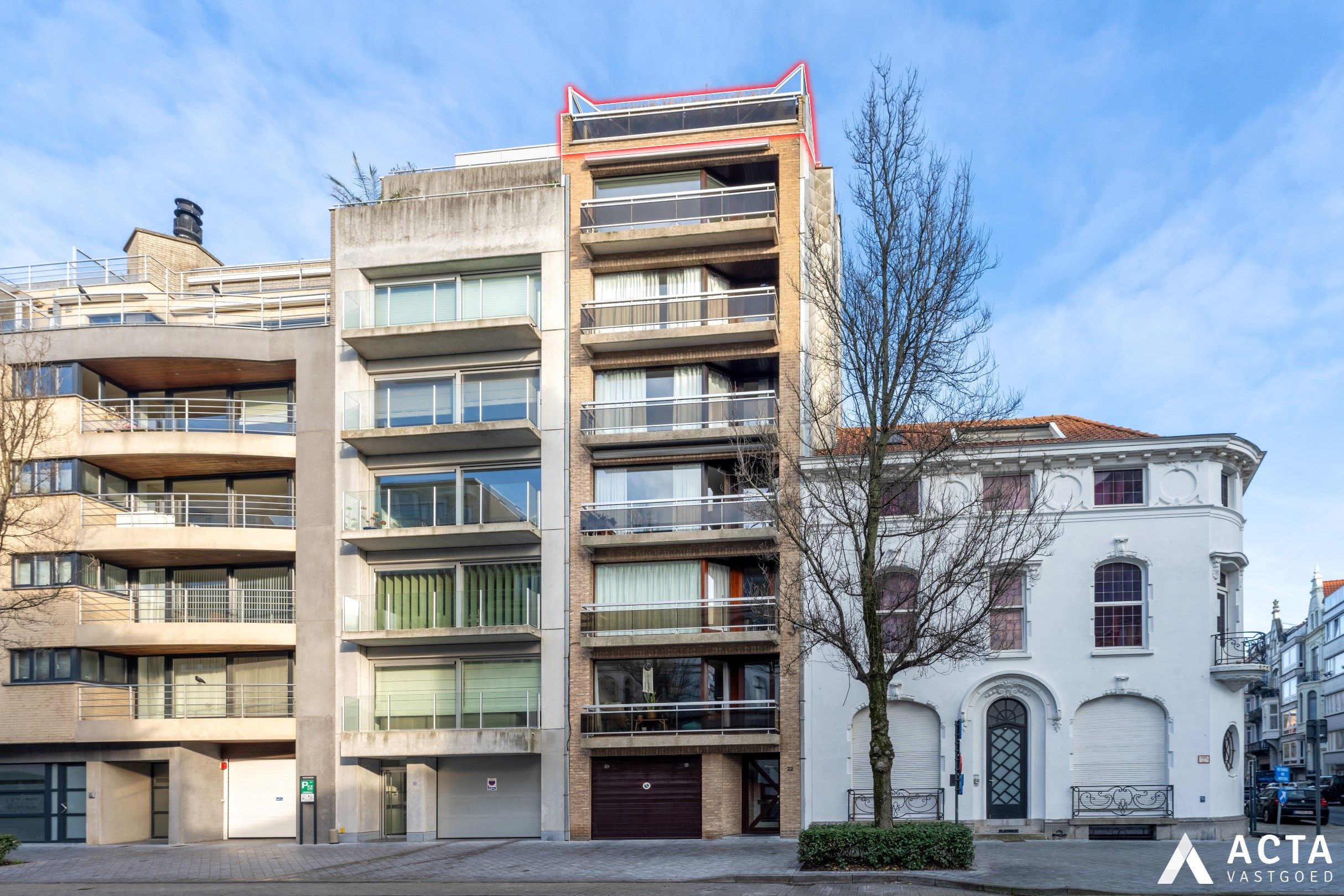 Gerenoveerd dakappartement MET garagebox en twee slaapkamers! foto {{pictureIndex}}