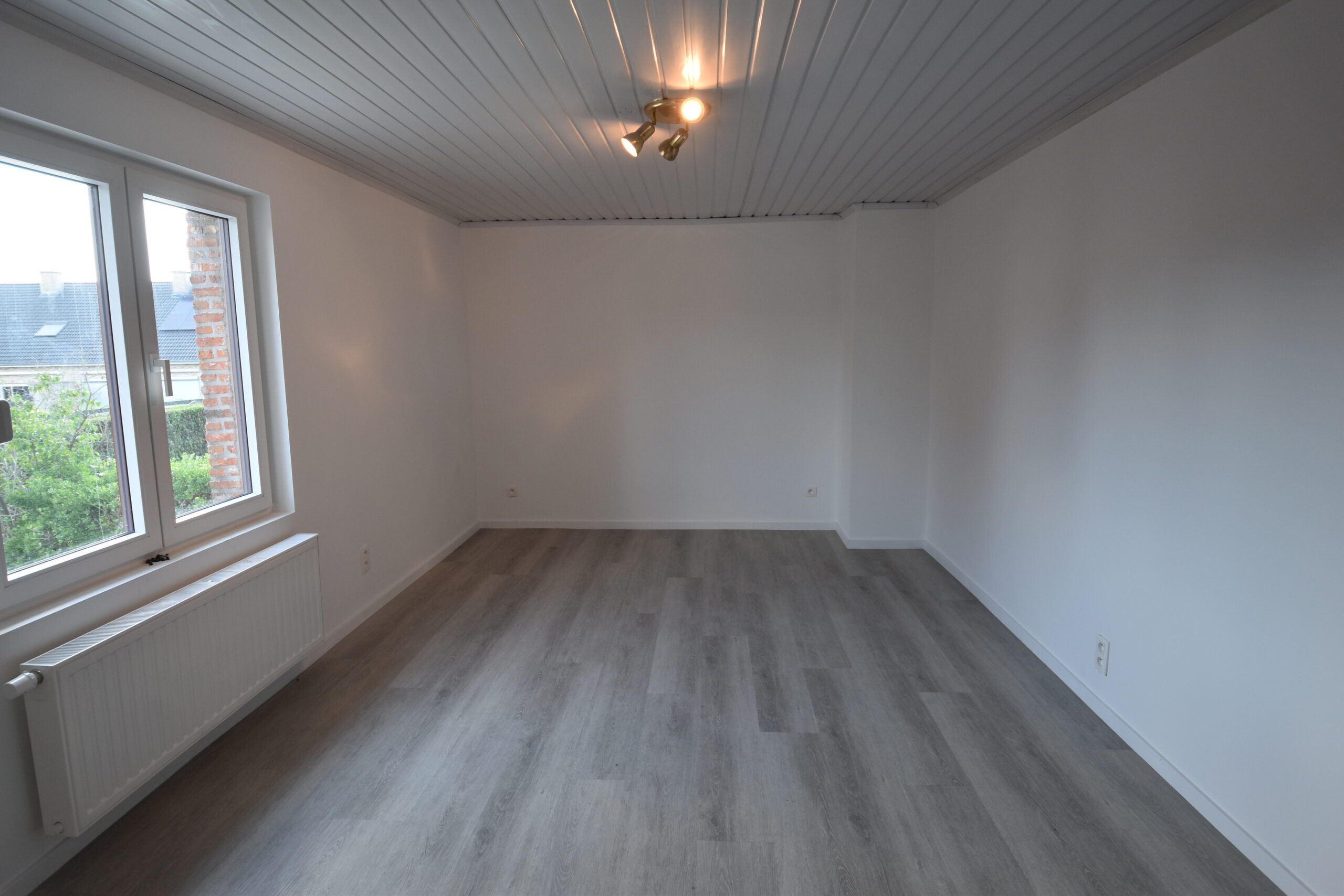 Instapklare halfopen woning met grote tuin en werkruimte. foto 16