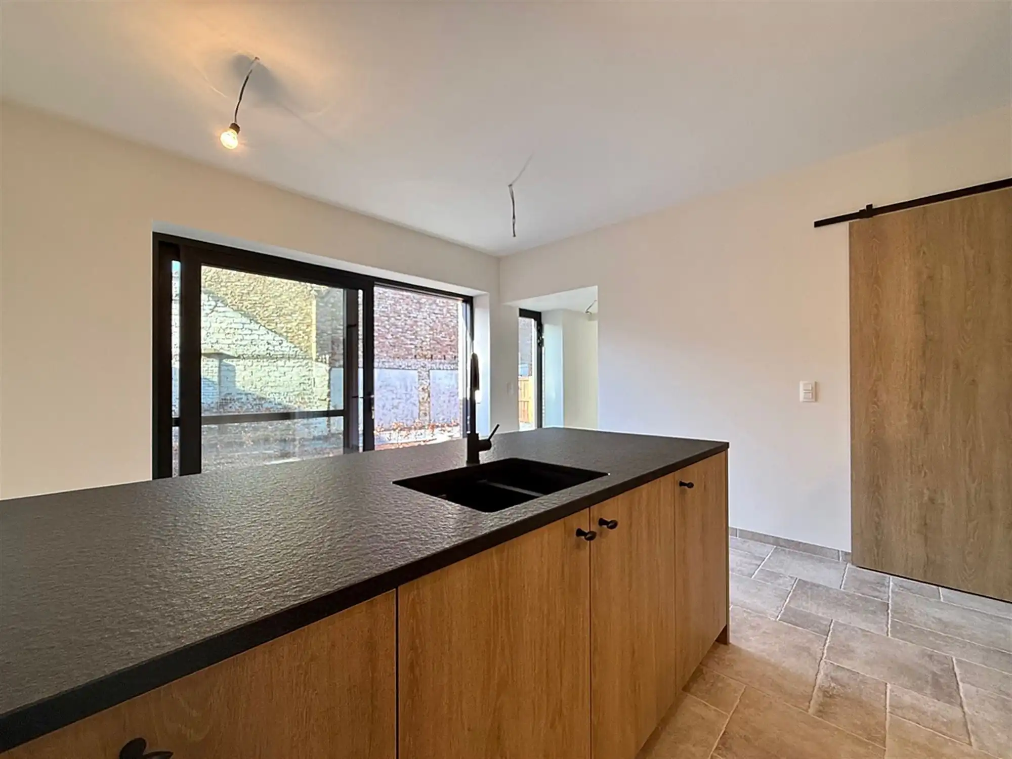 Ruime instapklare kwalitatief gerenoveerde WONING met 3 SLAAPKAMERS & TERRAS foto 8