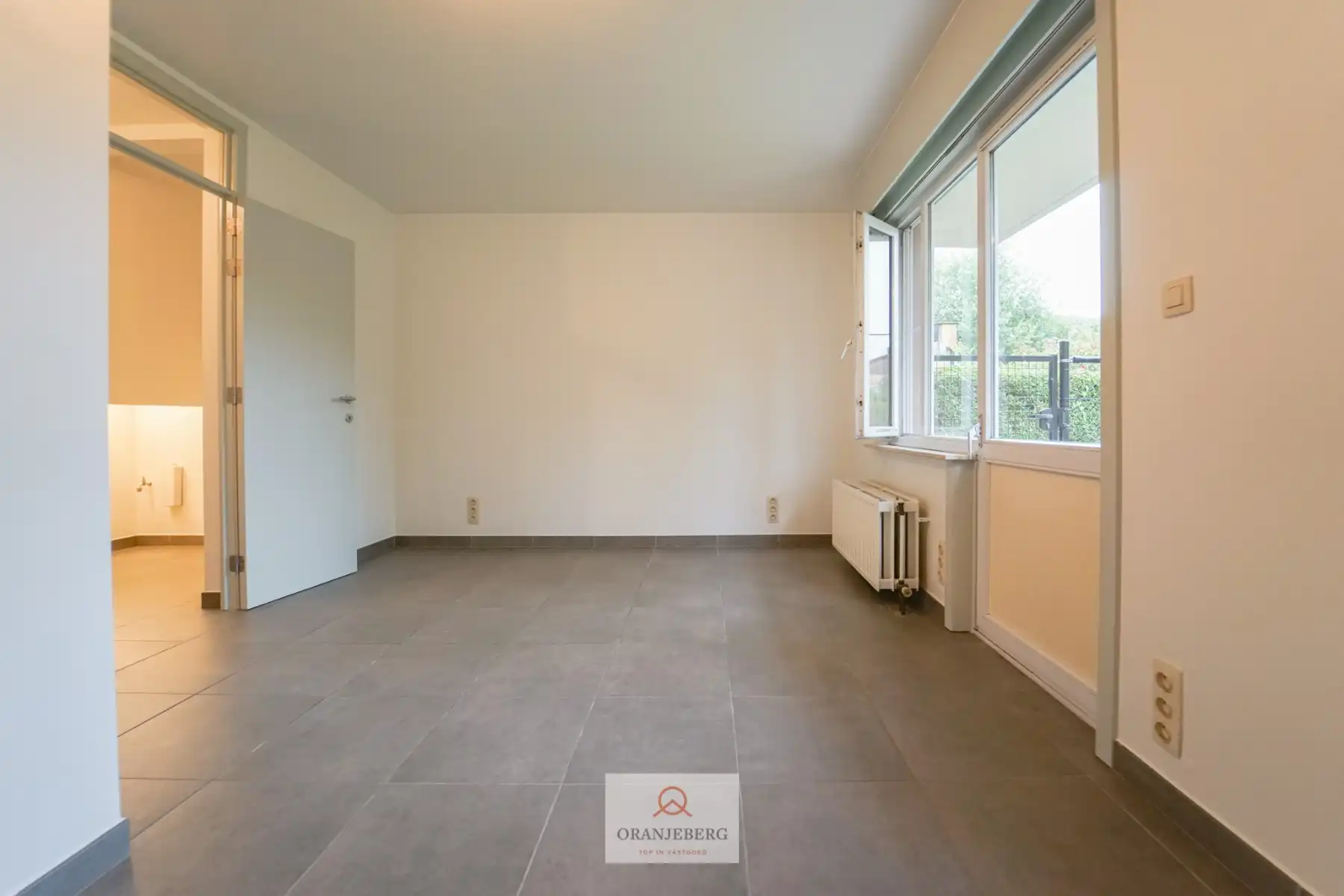Instapklaar gerenoveerd gelijkvloers appartement met tuin foto 9