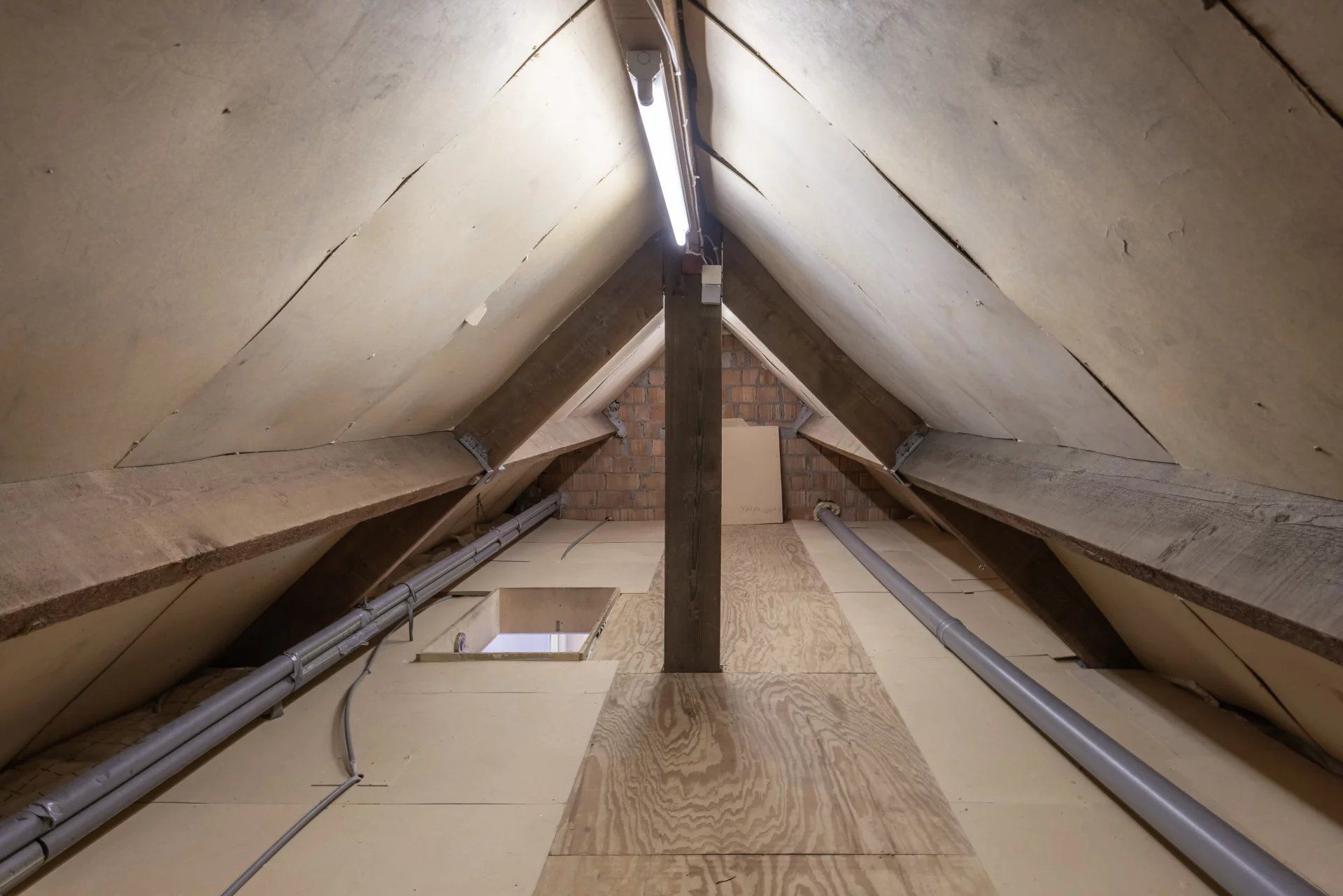 Ruim appartement met 4 slaapkamers, groot terras, tuin en garage. foto 32