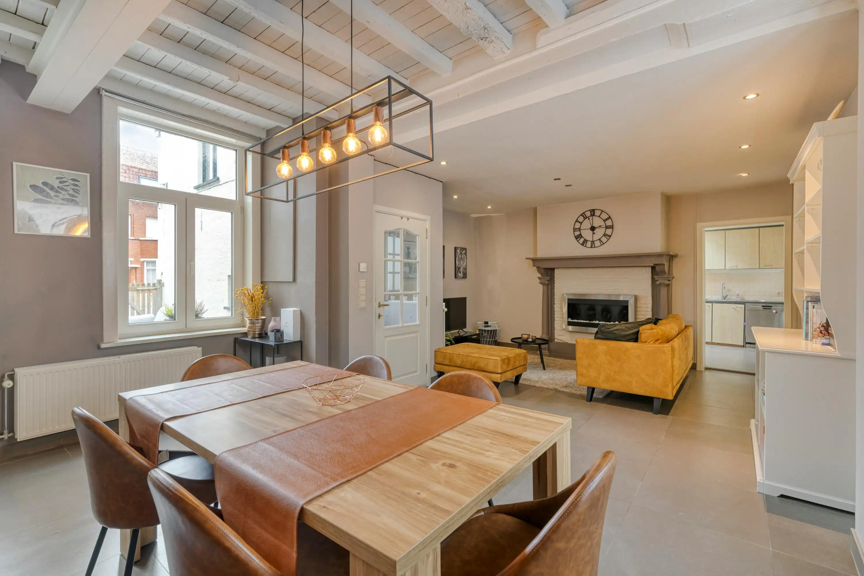 Instapklaar huis met 2 slaapkamers in Assebroek foto 2