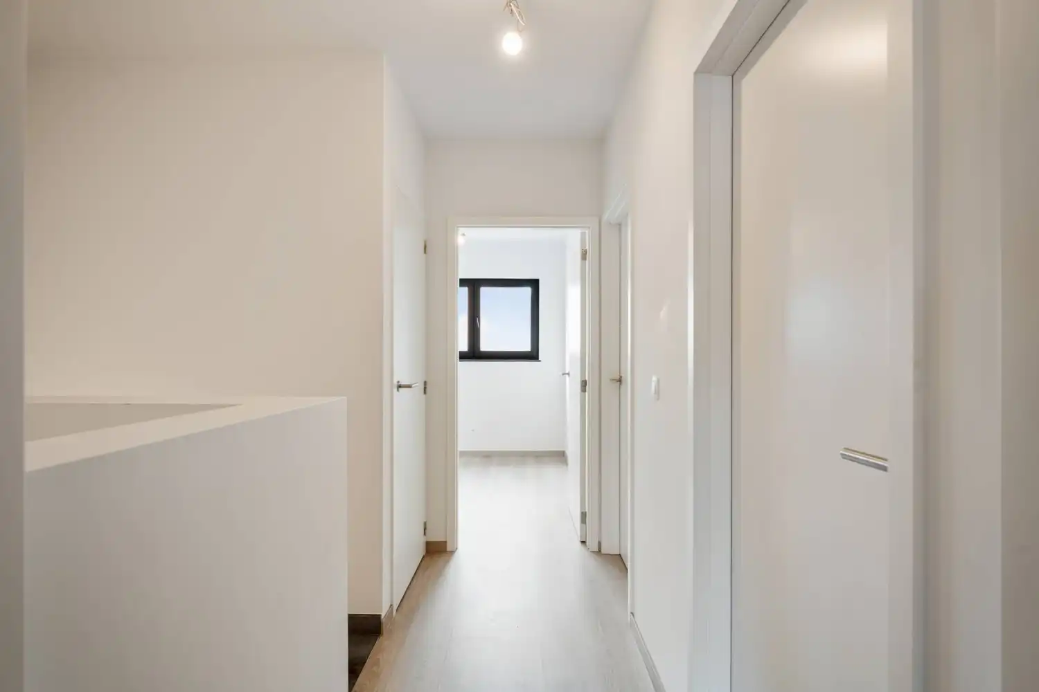 Volledig afgewerkte woning met 3 slaapkamers, tuin en 2 ondergrondse parkeerplaatsen foto 20