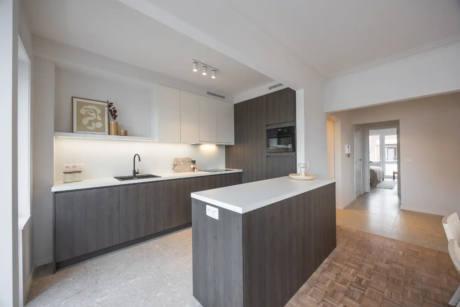 Gerenoveerd drie slaapkamer appartement met open zicht! foto 5