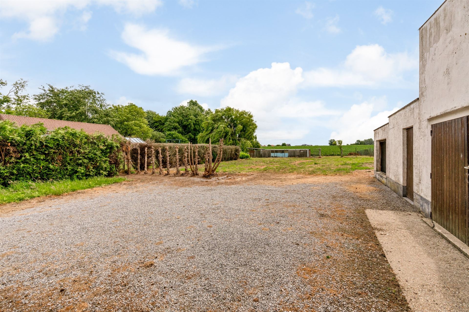 Renovatiewoning met tuin in groene omgeving. foto 6