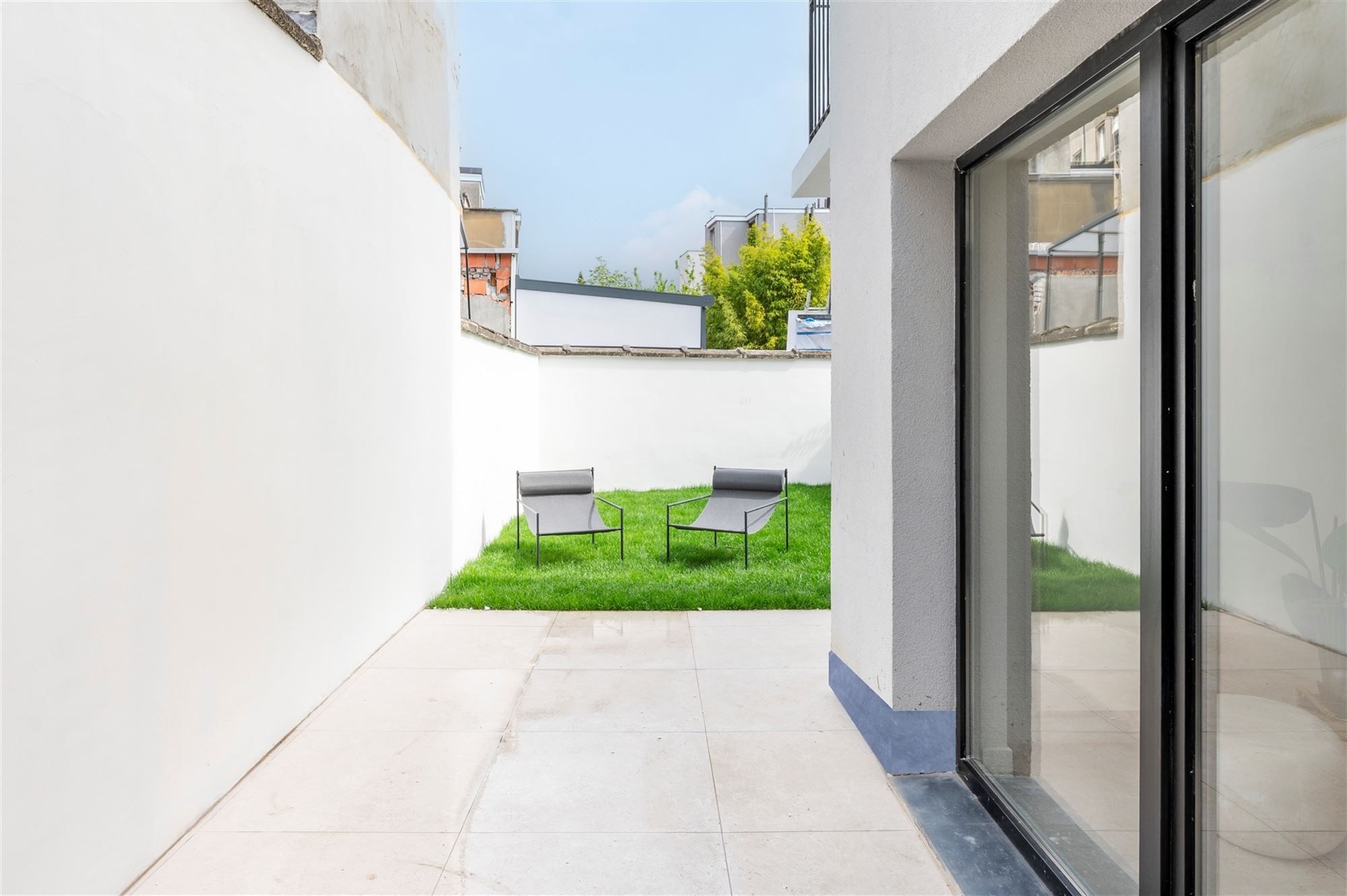 Ruime gerenoveerde woning met tuin foto 13