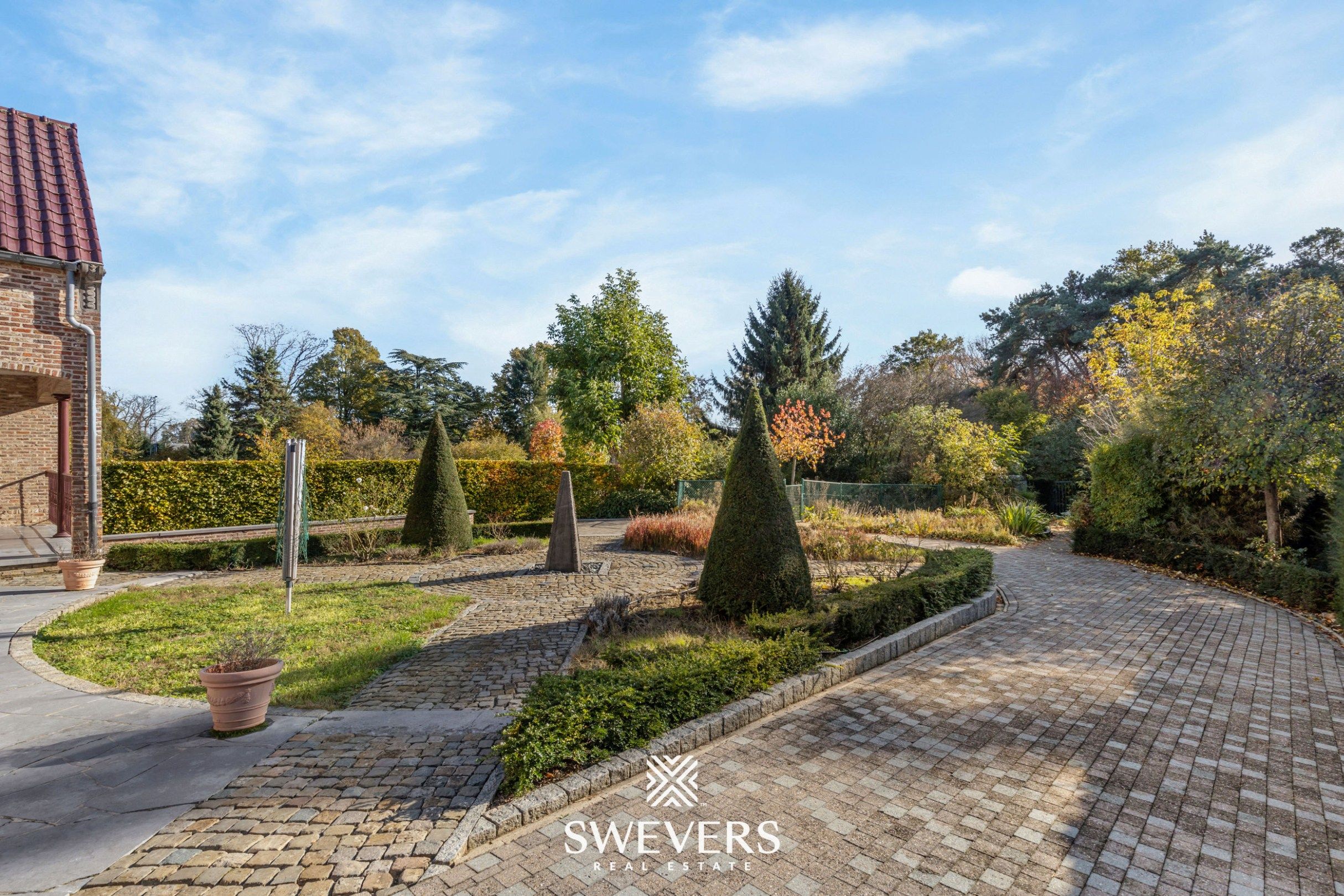 Ruime gezinswoning (282m²) met 4 slaapkamers te Lummen foto 29