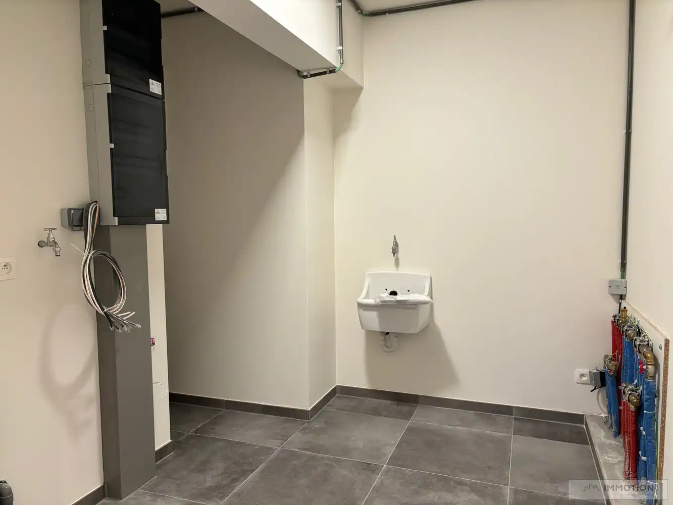 Recente woning met 3 slaapkamers en parking te huur in centrum Kortrijk foto 14