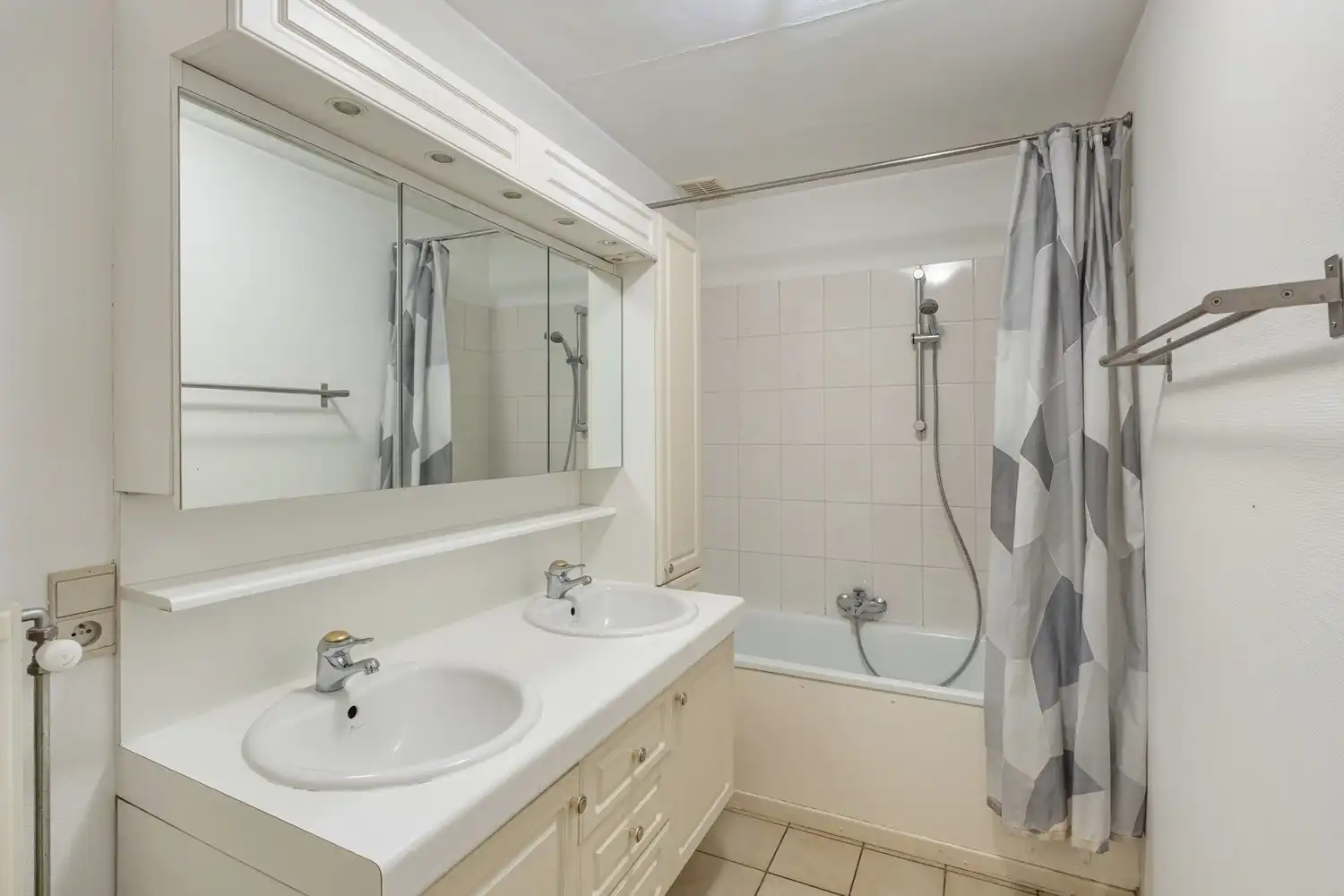 Appartement met 2 slaapkamers en ruime garage in het stadscentrum van Sint-Truiden foto 14