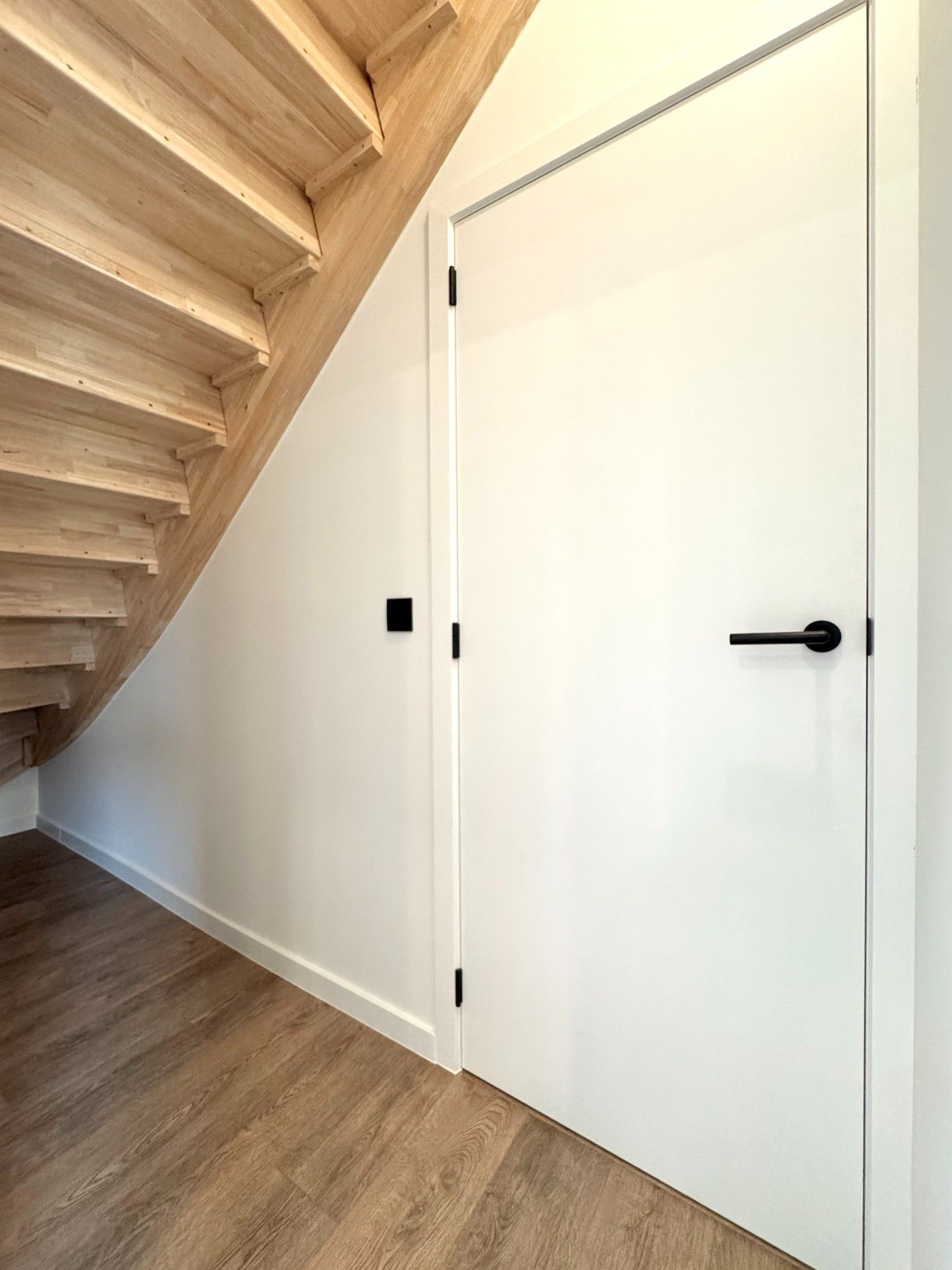 GERENOVEERDE WONING MET GROTE GARAGE foto 16