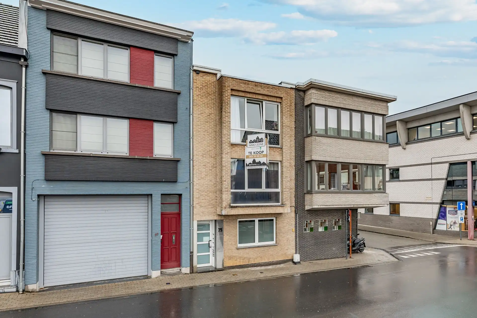 Opbrengsteigendom bestaande uit drie appartementen te Aalst foto {{pictureIndex}}