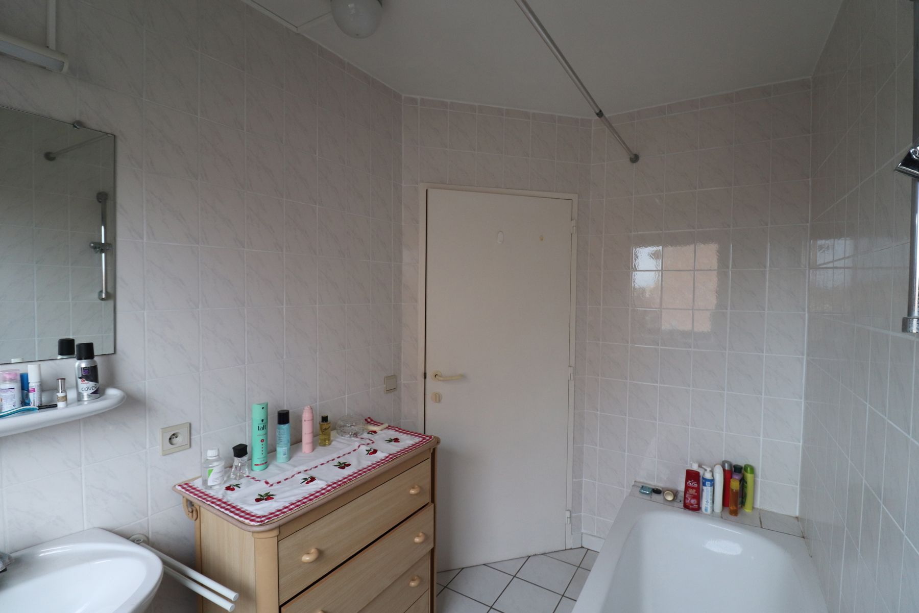 Een recent appartement op de eerste verdieping met ruim terras en garageplaats. foto 8