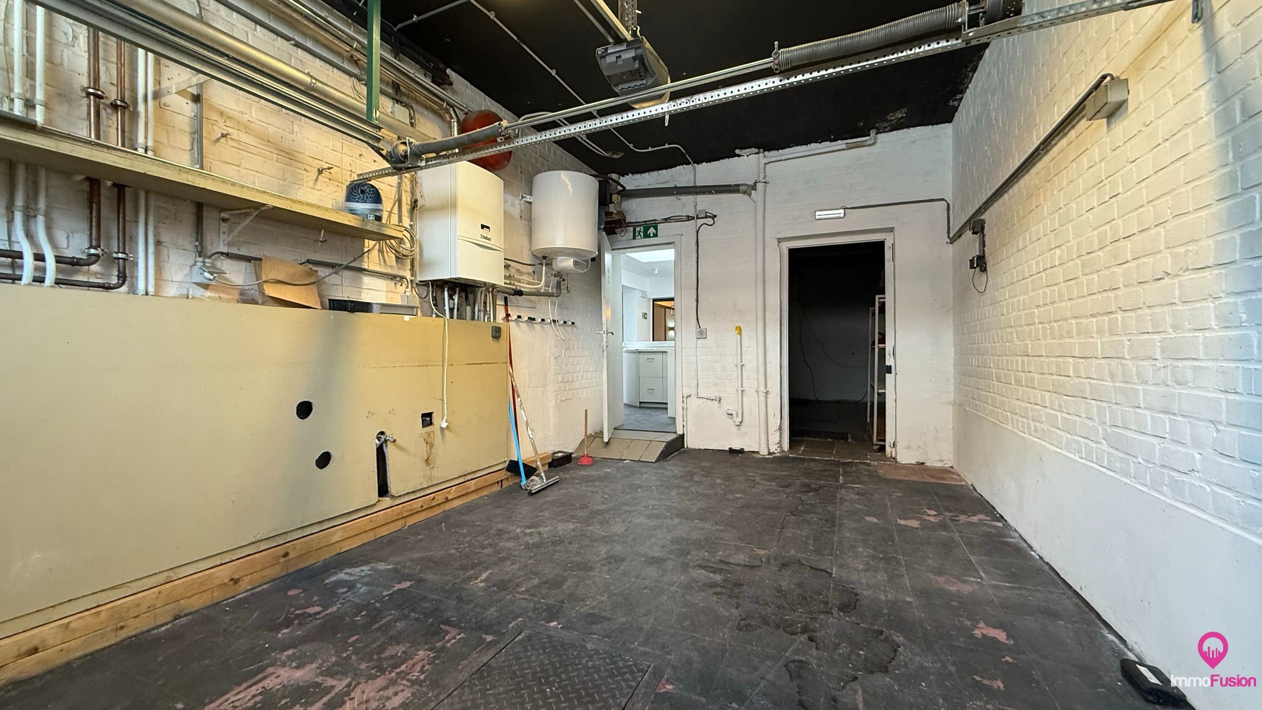 Instapklaar handelspand voor horeca op uitstekende locatie! foto 24