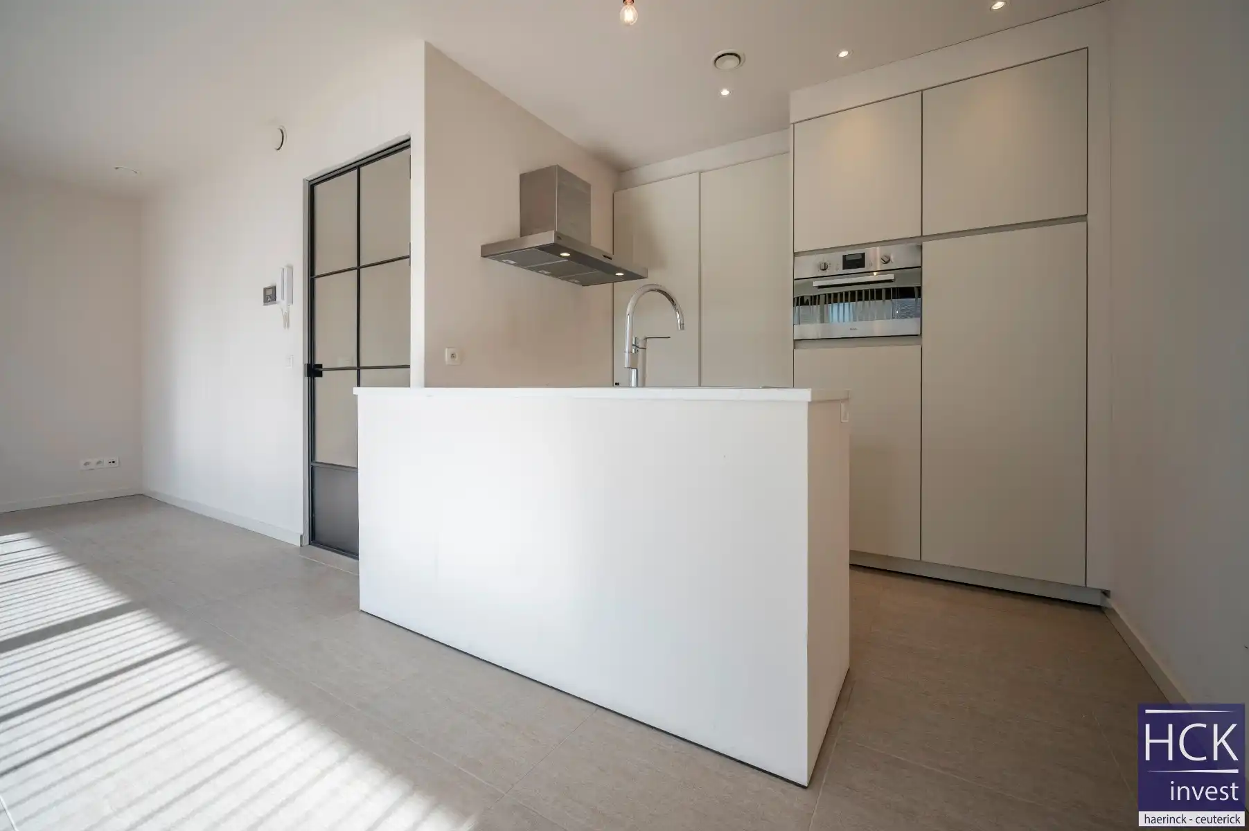 KRUISHOUTEM - Lichtrijk & ruim gelijkvloersapp. + terras op de Marolle foto 6