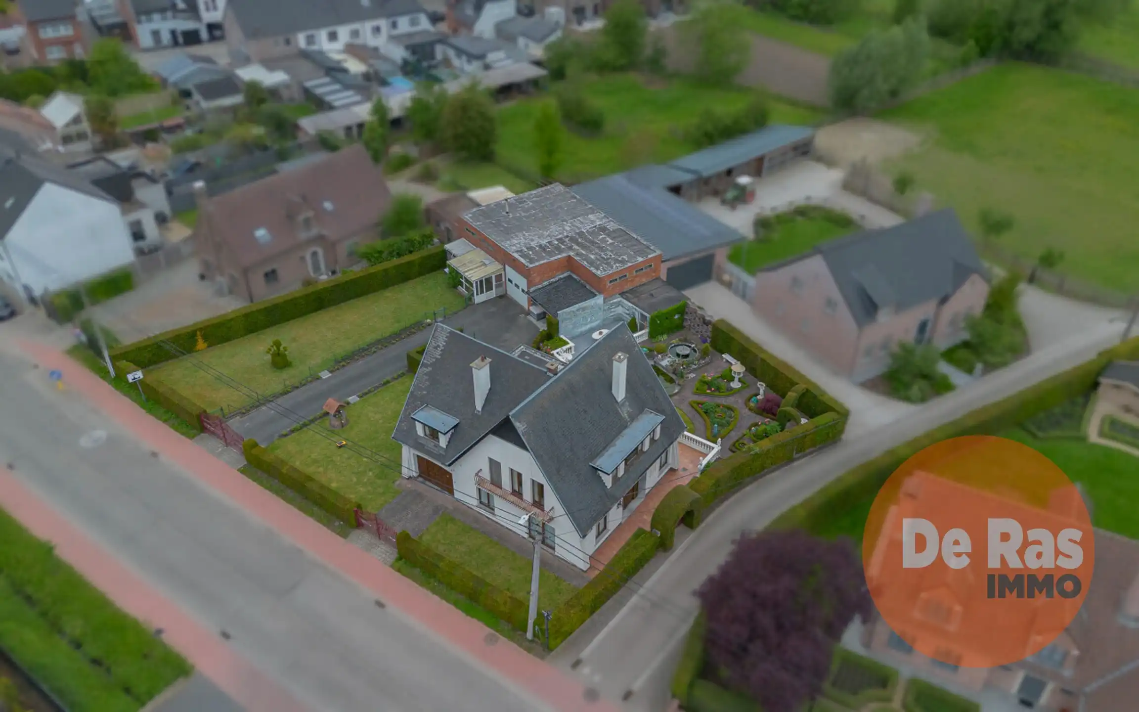 Hoofdfoto van de publicatie: LEDE - OB met 4 slps/ grote garage en werkplaats op 1300m²
