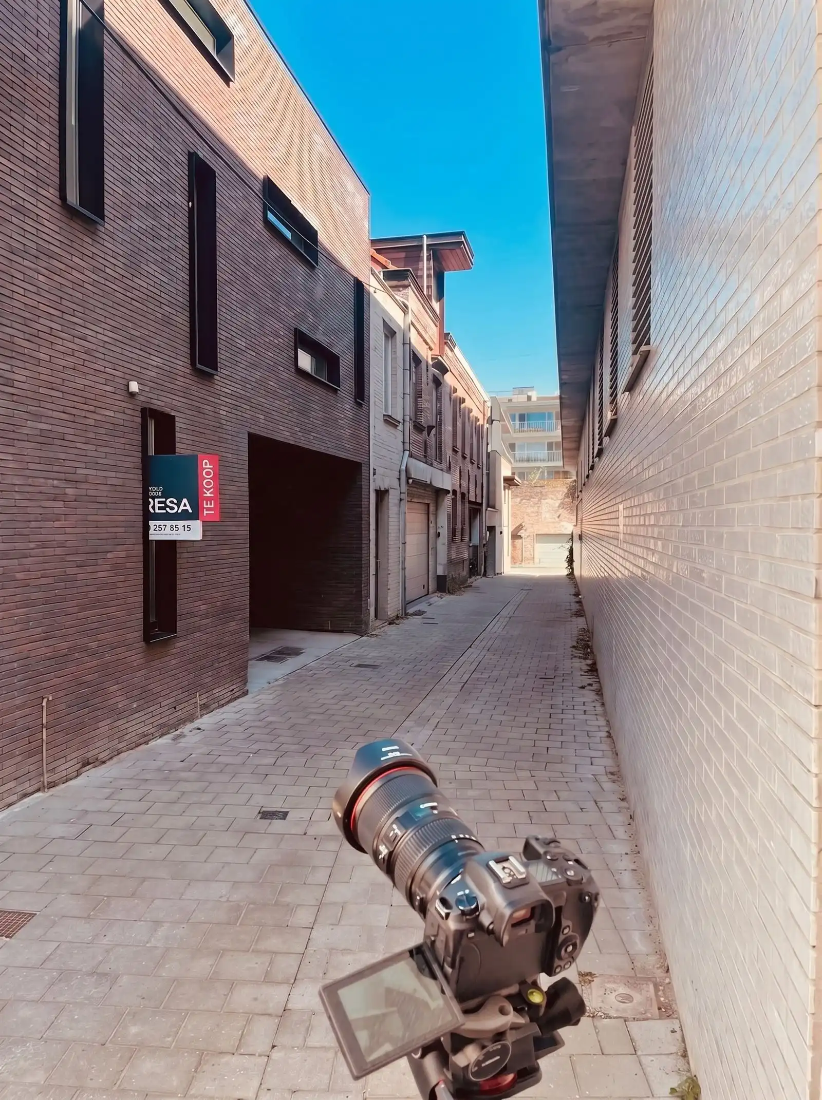 Unieke moderne woning met ruime garage op toplocatie in een steegje van de Kouter foto 3