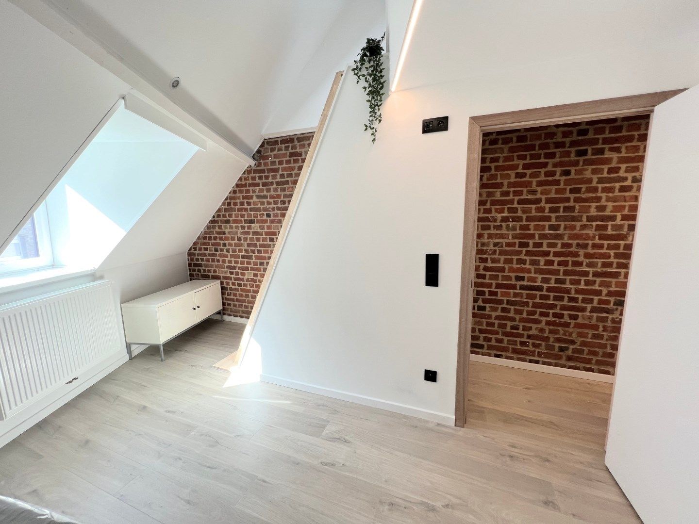 STIJLVOLLE BEL-ETAGE MET 1 SLAAPKAMER, TERRAS EN GARAGE IN CENTRUM IEPER foto 10