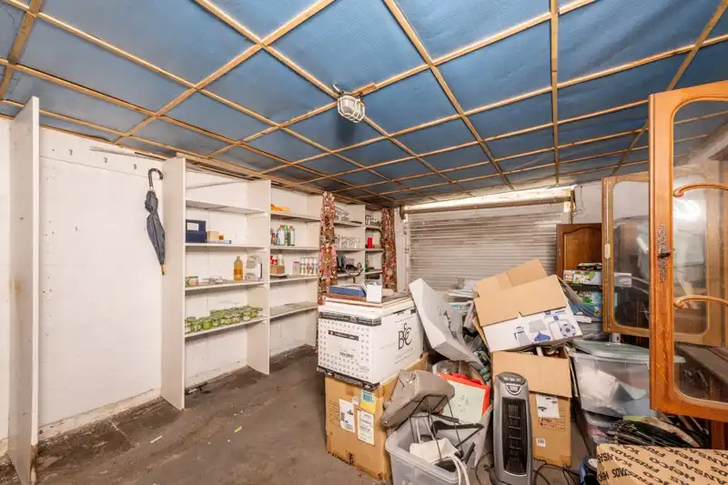 Grondig te renoveren woning op ruim perceel van 1384 m²  TE KOOP in Wielsbeke!⭐ foto 11