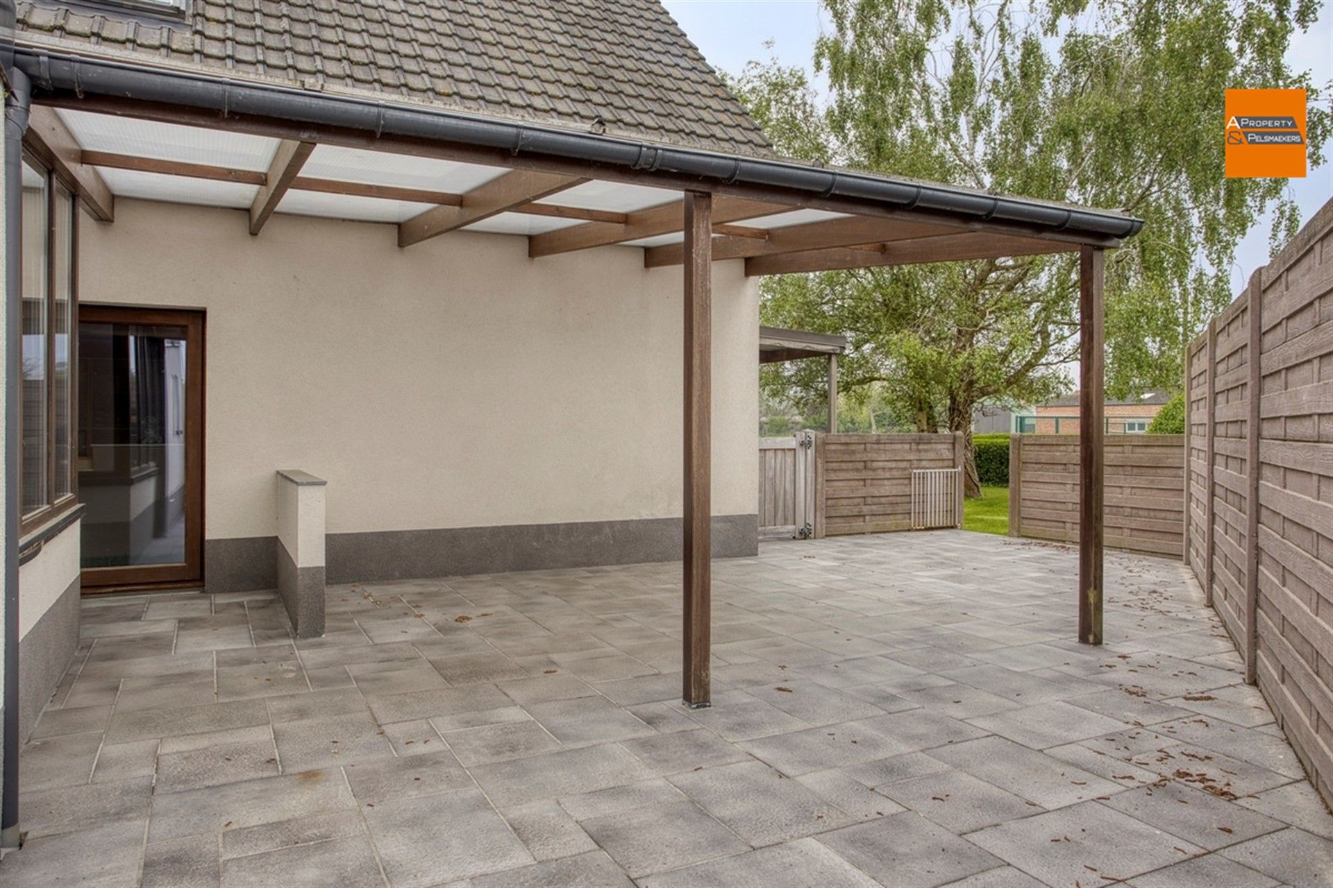 Gerenoveerde woning met ruime tuin foto 25