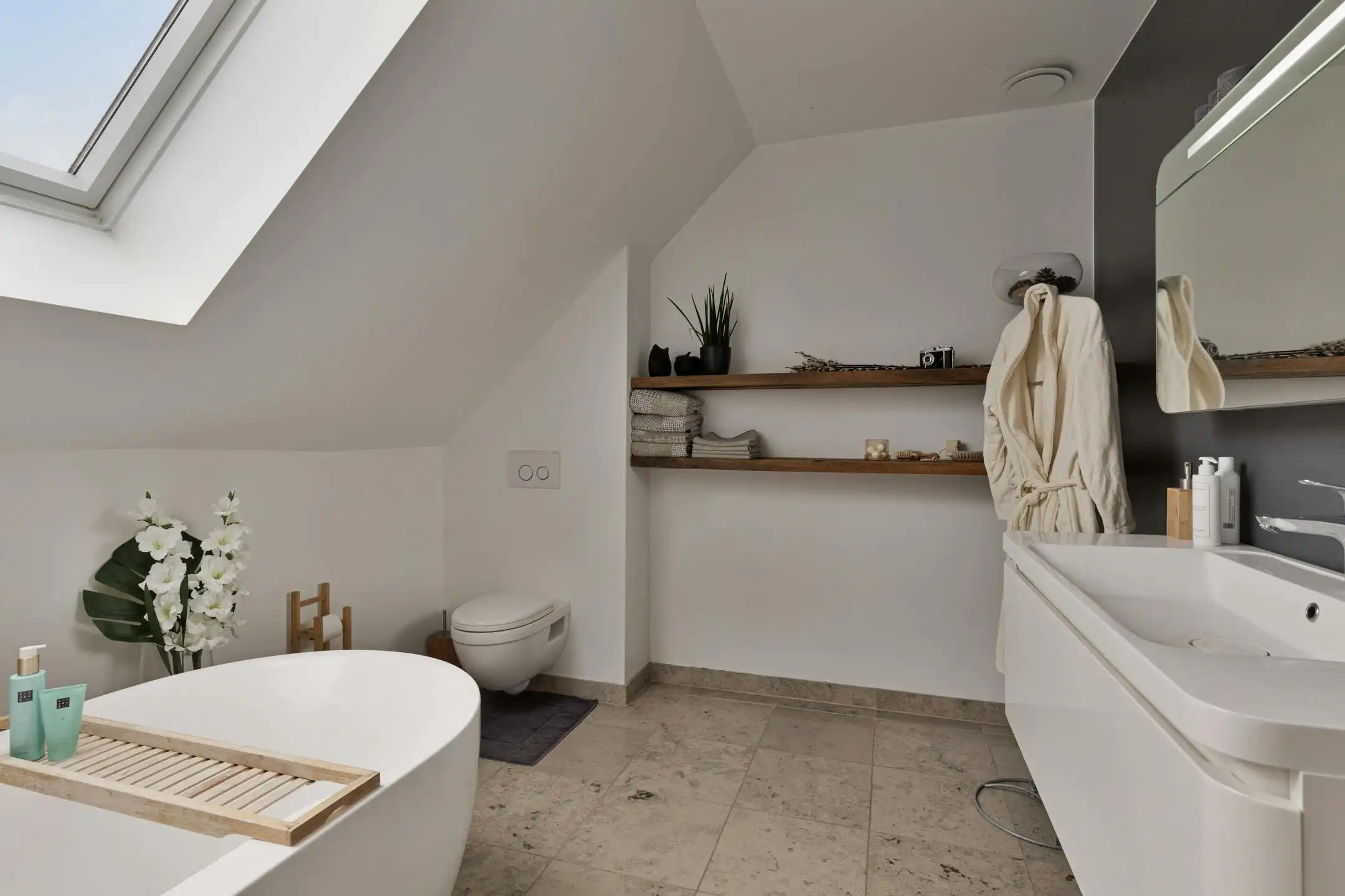 Instapklare langgevelhoeve met ruimte voor vrij beroep te koop in Rotem foto 11