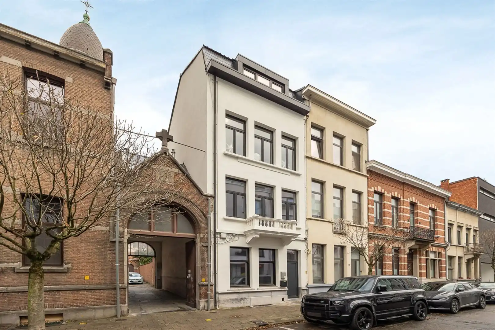 Woning met 2 gerenoveerde appartementen foto {{pictureIndex}}