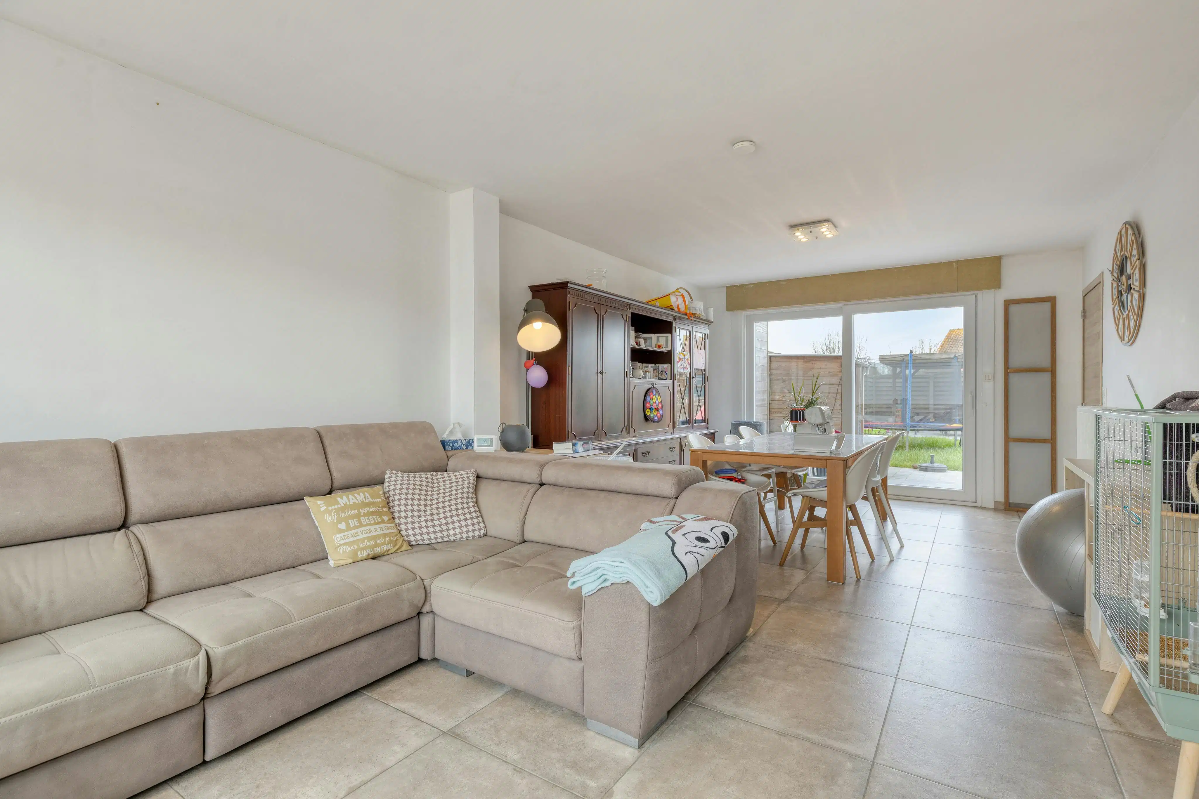 Gerenoveerde woning met 4 slaapkamers, tuin en garage. foto 2