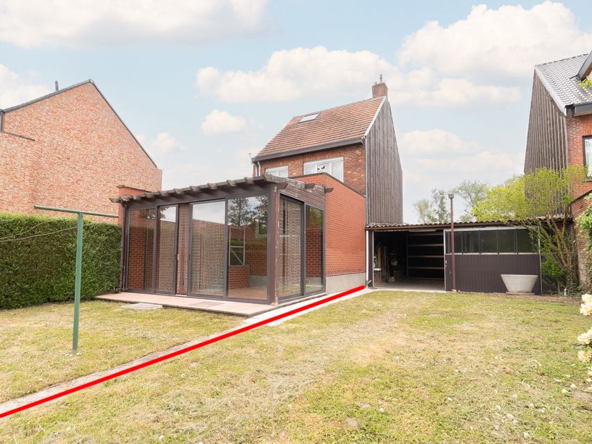 Halfopen gezinswoning met grote tuin in groene omgeving foto 17