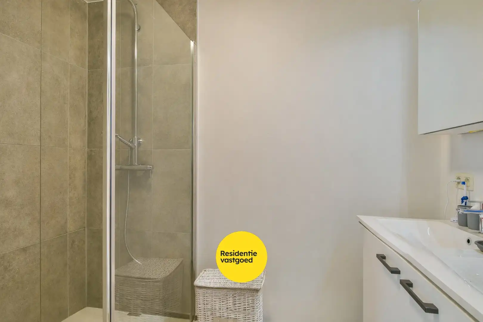 Gelijkvloers nieuwbouwapp met 2 slpks, tuin en garage te Brugge foto 10